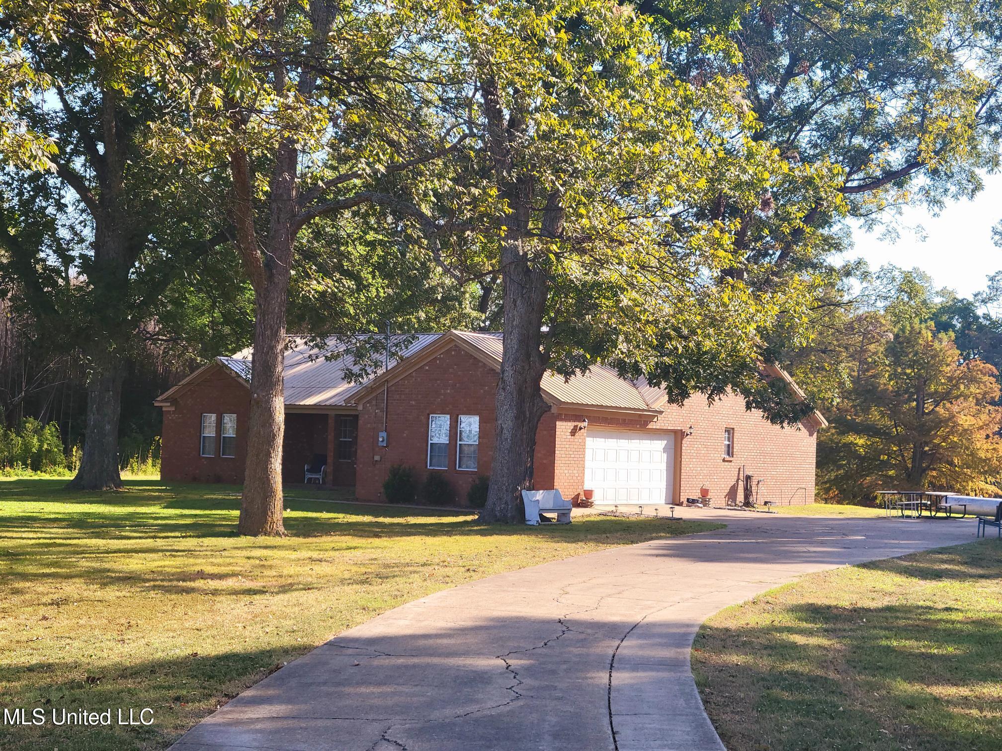 5675 Dubbs Road, Dundee, Mississippi image 2