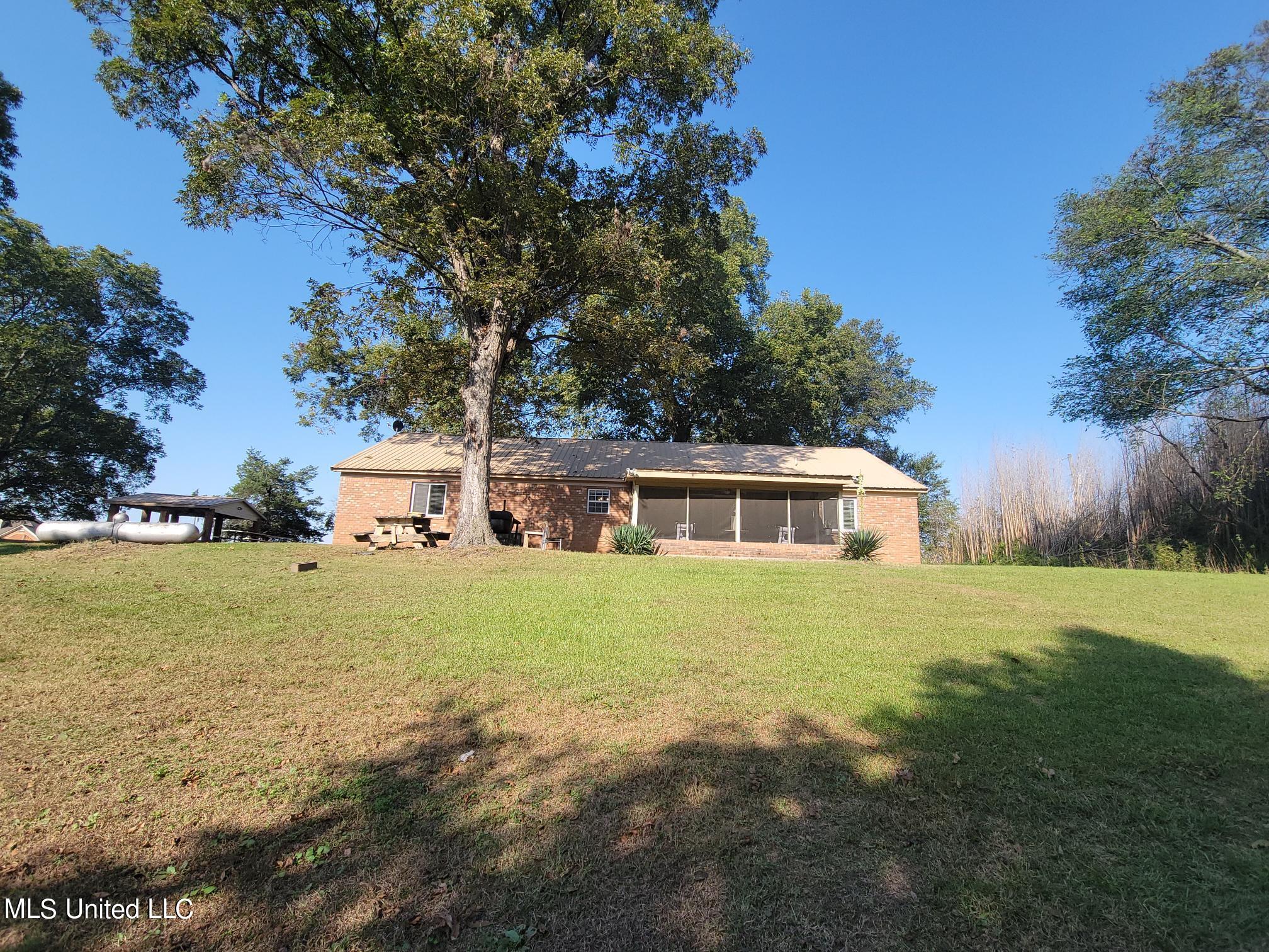 5675 Dubbs Road, Dundee, Mississippi image 38