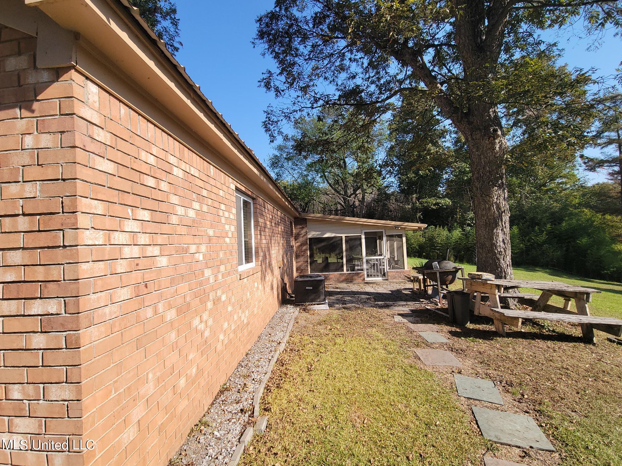 5675 Dubbs Road, Dundee, Mississippi image 34