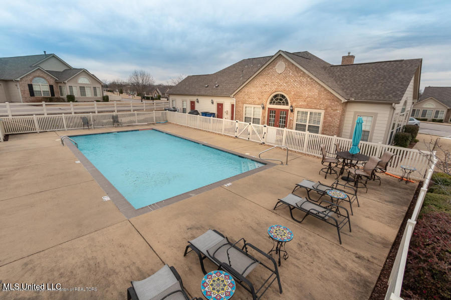 8653 Parkview Oaks Circle, Olive Branch, Mississippi image 17
