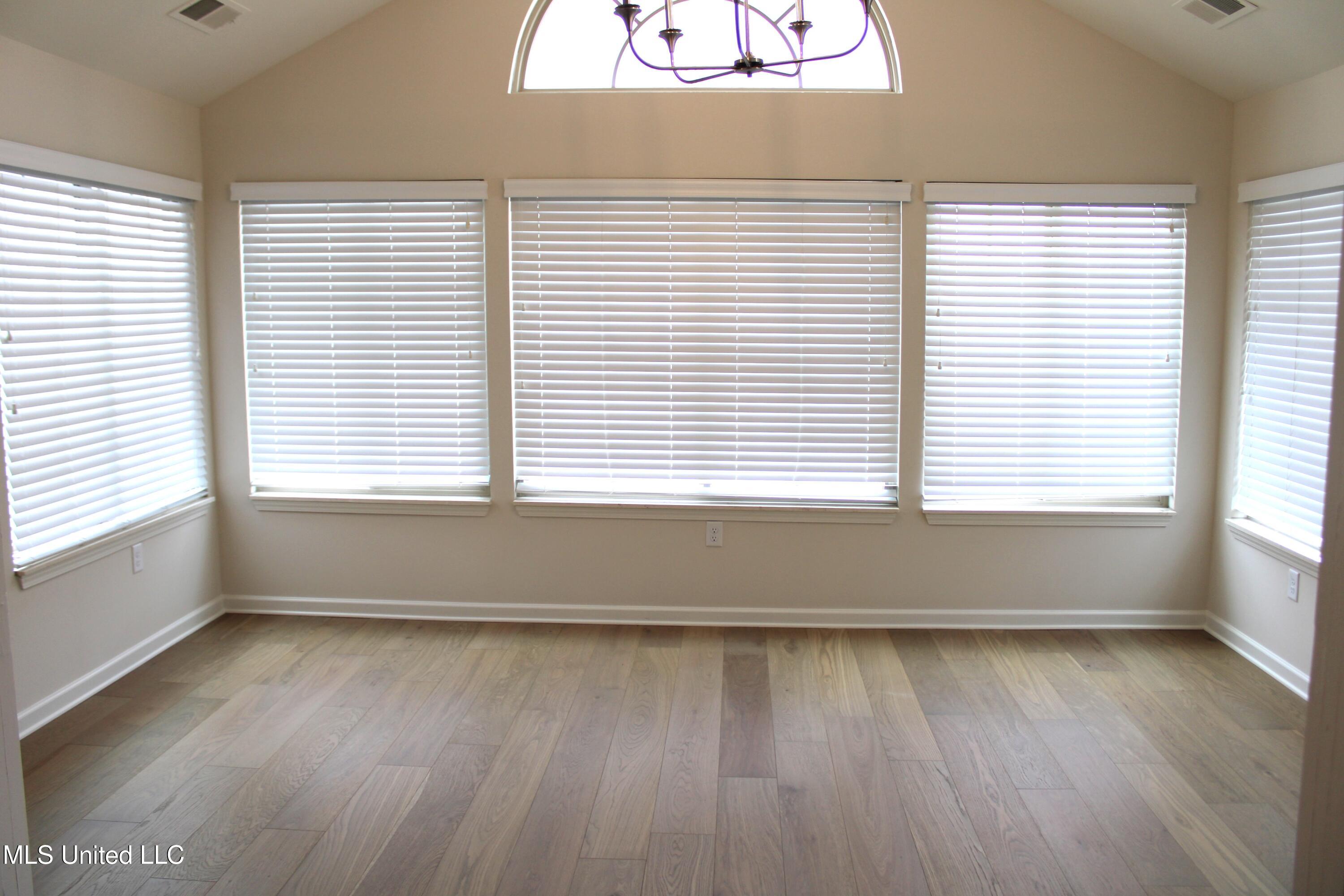 8653 Parkview Oaks Circle, Olive Branch, Mississippi image 5