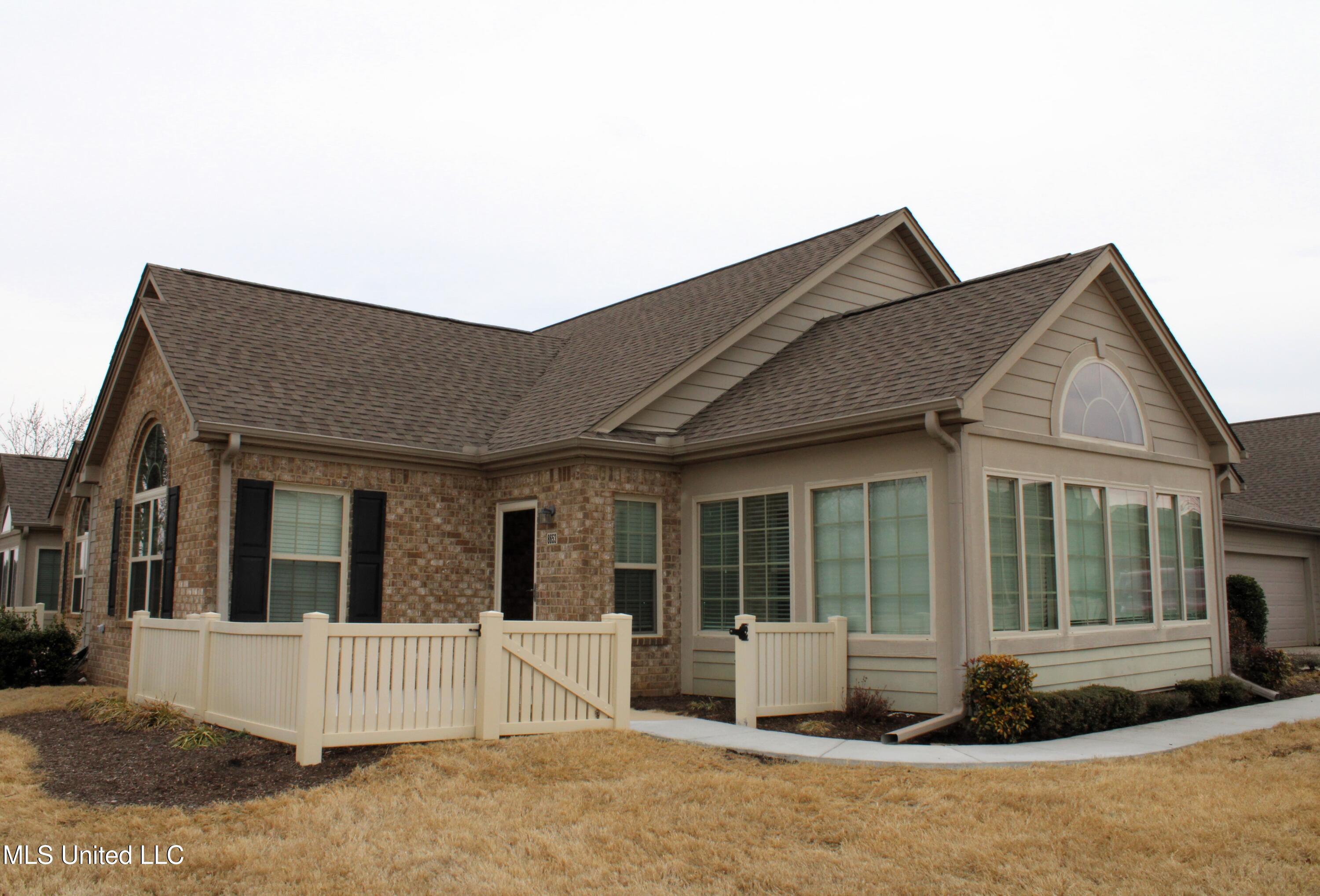 8653 Parkview Oaks Circle, Olive Branch, Mississippi image 1