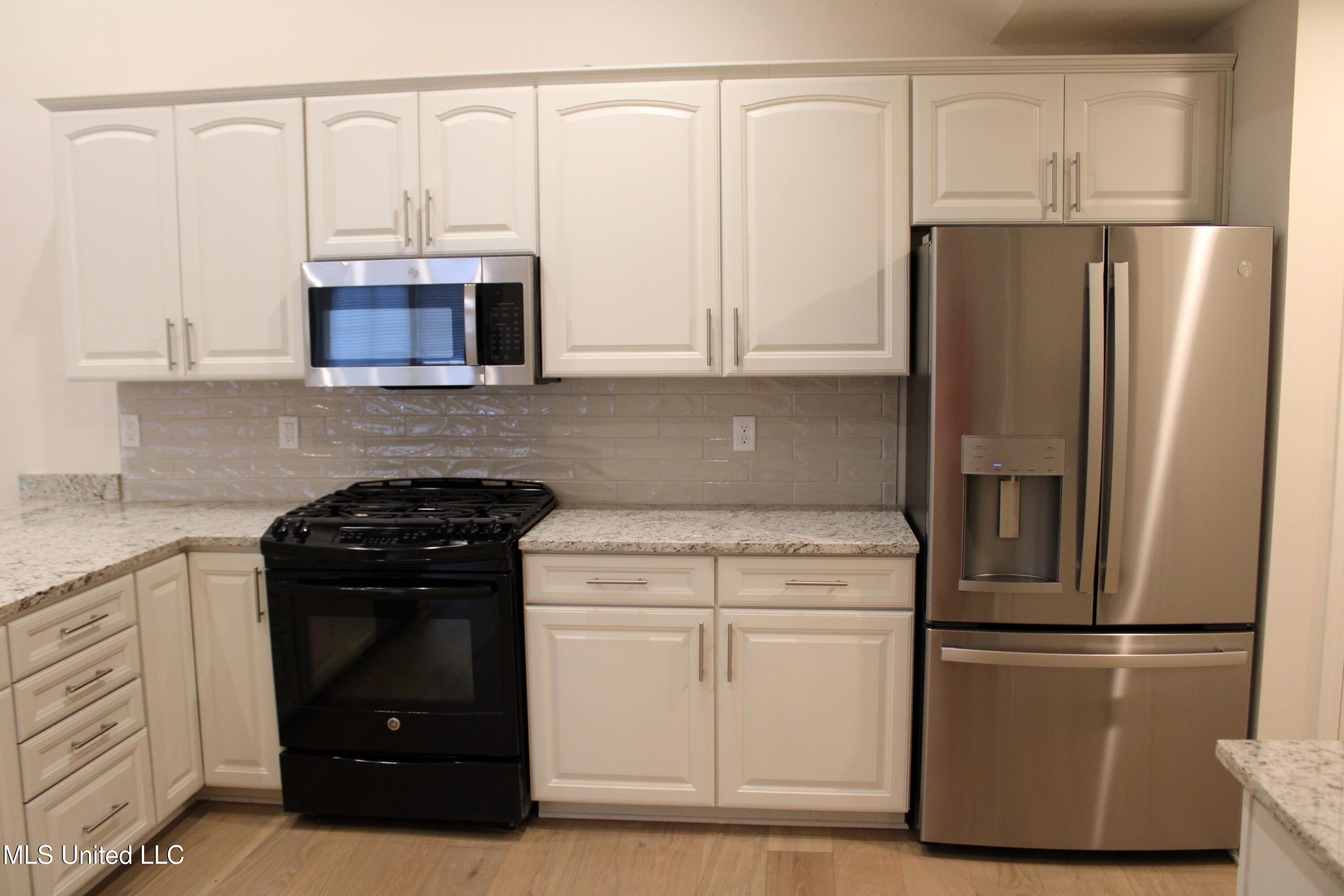 8653 Parkview Oaks Circle, Olive Branch, Mississippi image 10