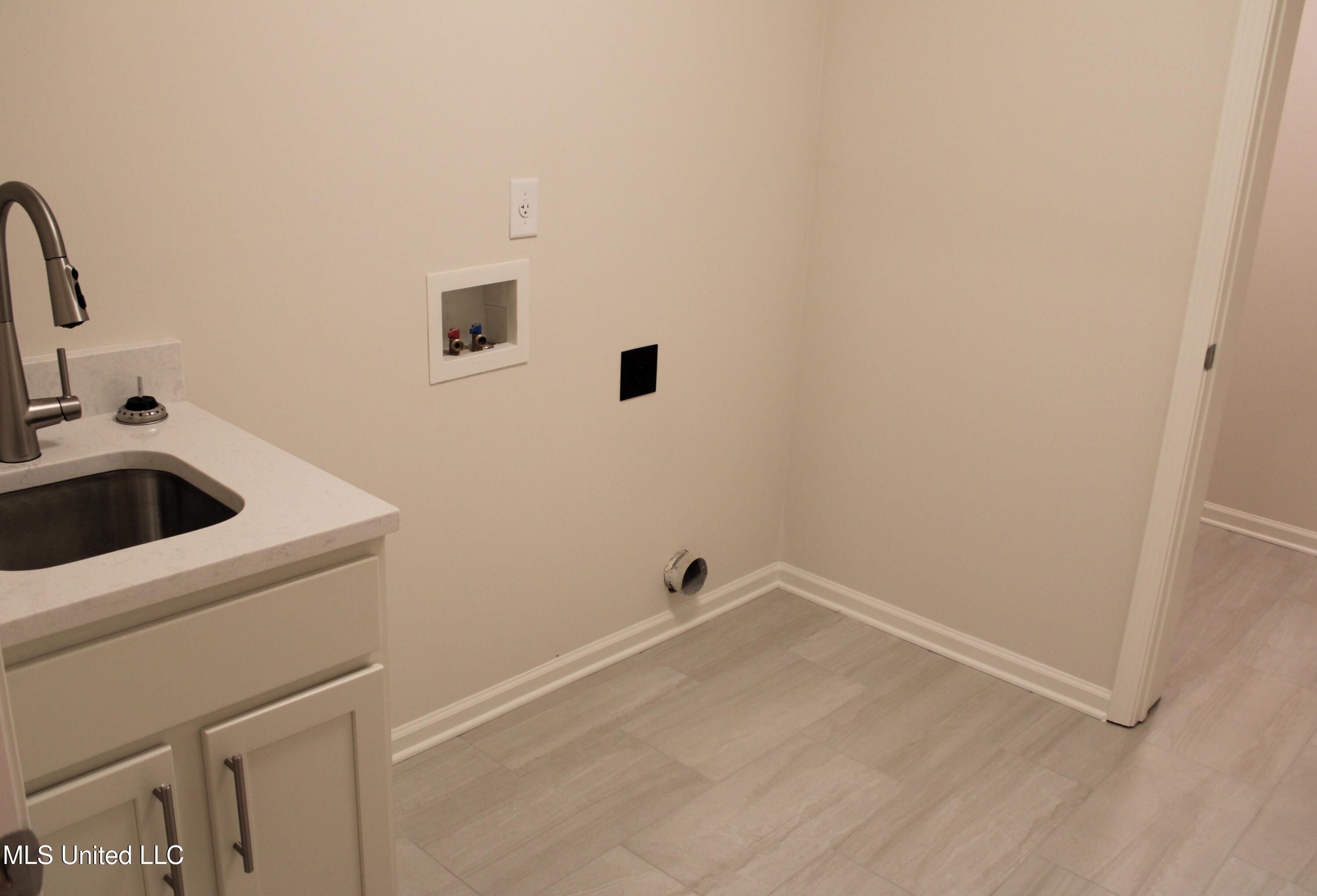 8653 Parkview Oaks Circle, Olive Branch, Mississippi image 15