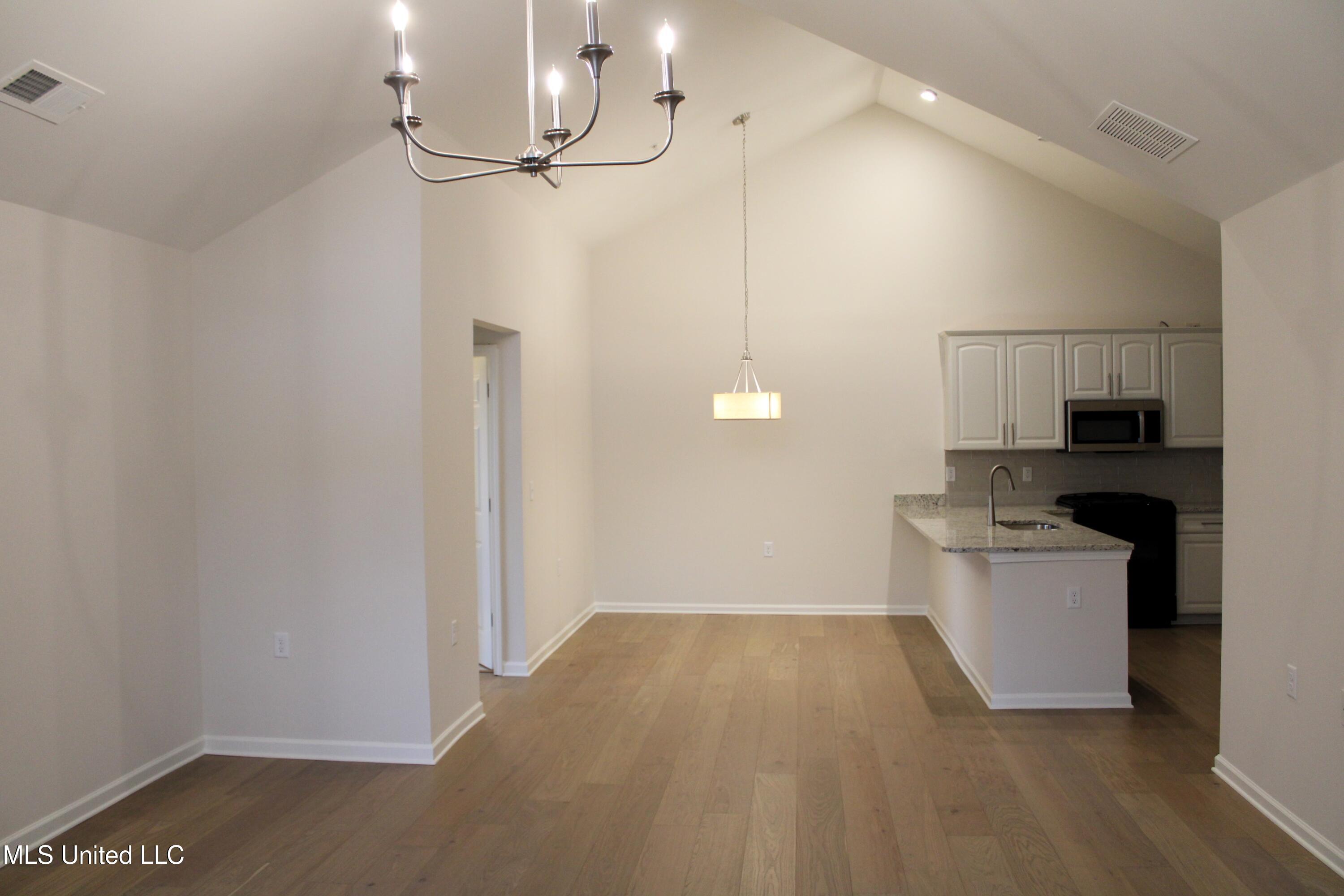 8653 Parkview Oaks Circle, Olive Branch, Mississippi image 6