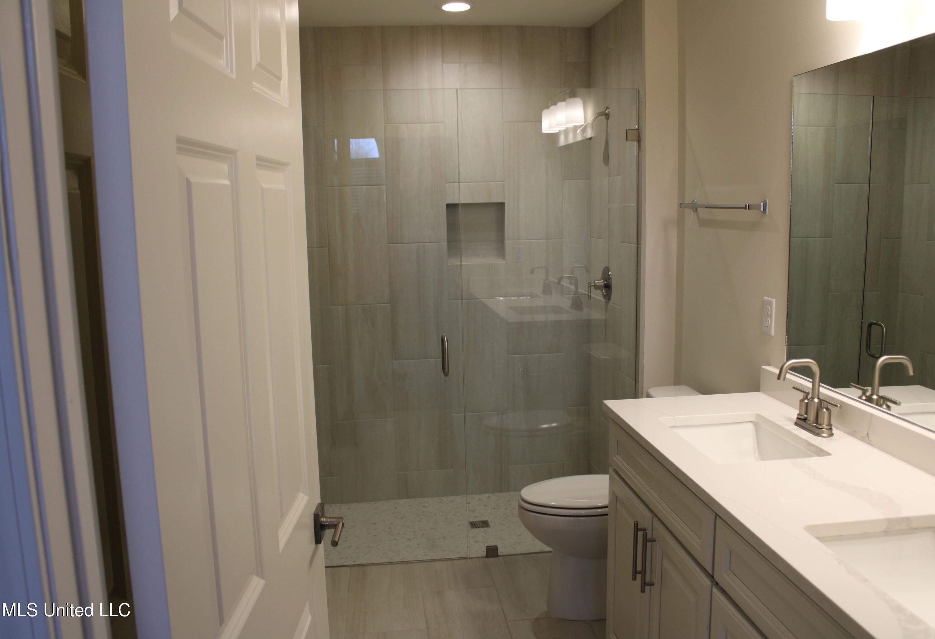 8653 Parkview Oaks Circle, Olive Branch, Mississippi image 12