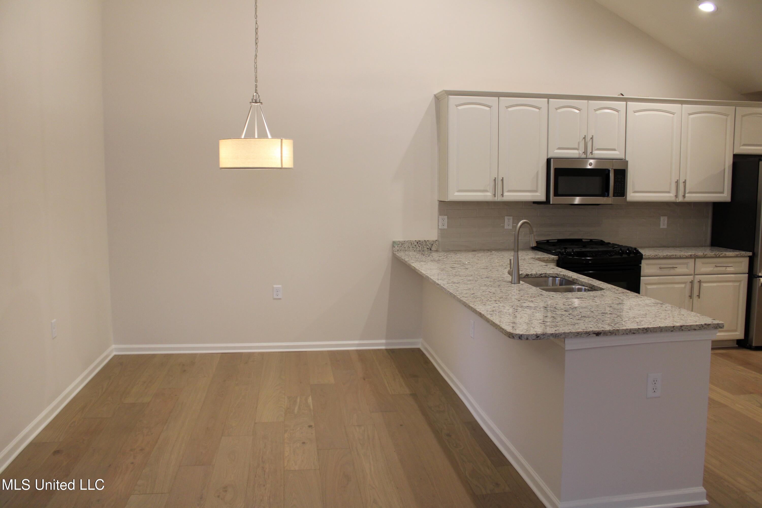 8653 Parkview Oaks Circle, Olive Branch, Mississippi image 8