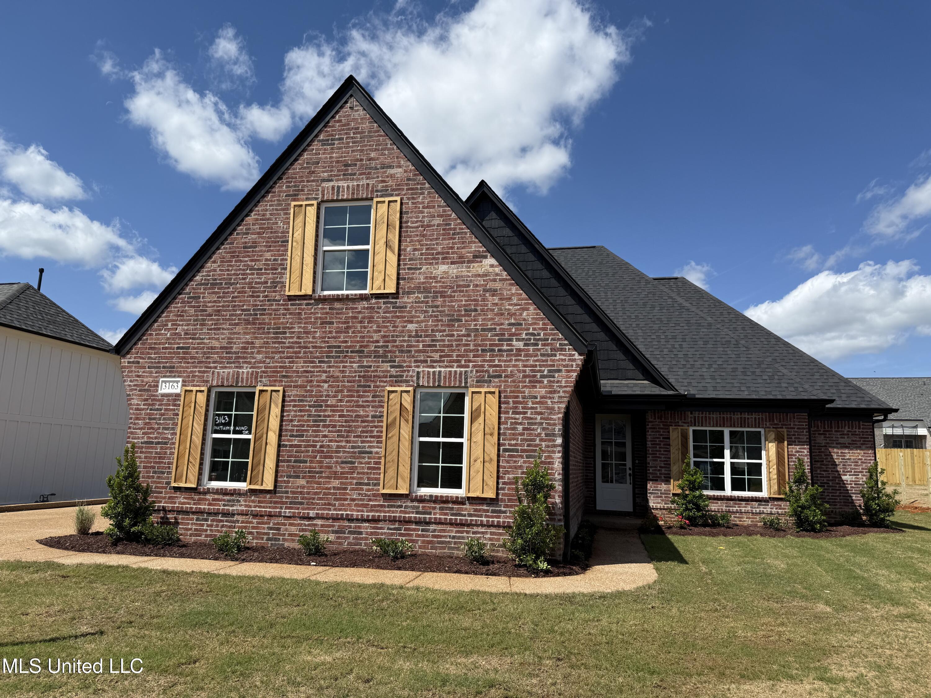 3163 Autumn Wind Drive, Hernando, Mississippi image 1