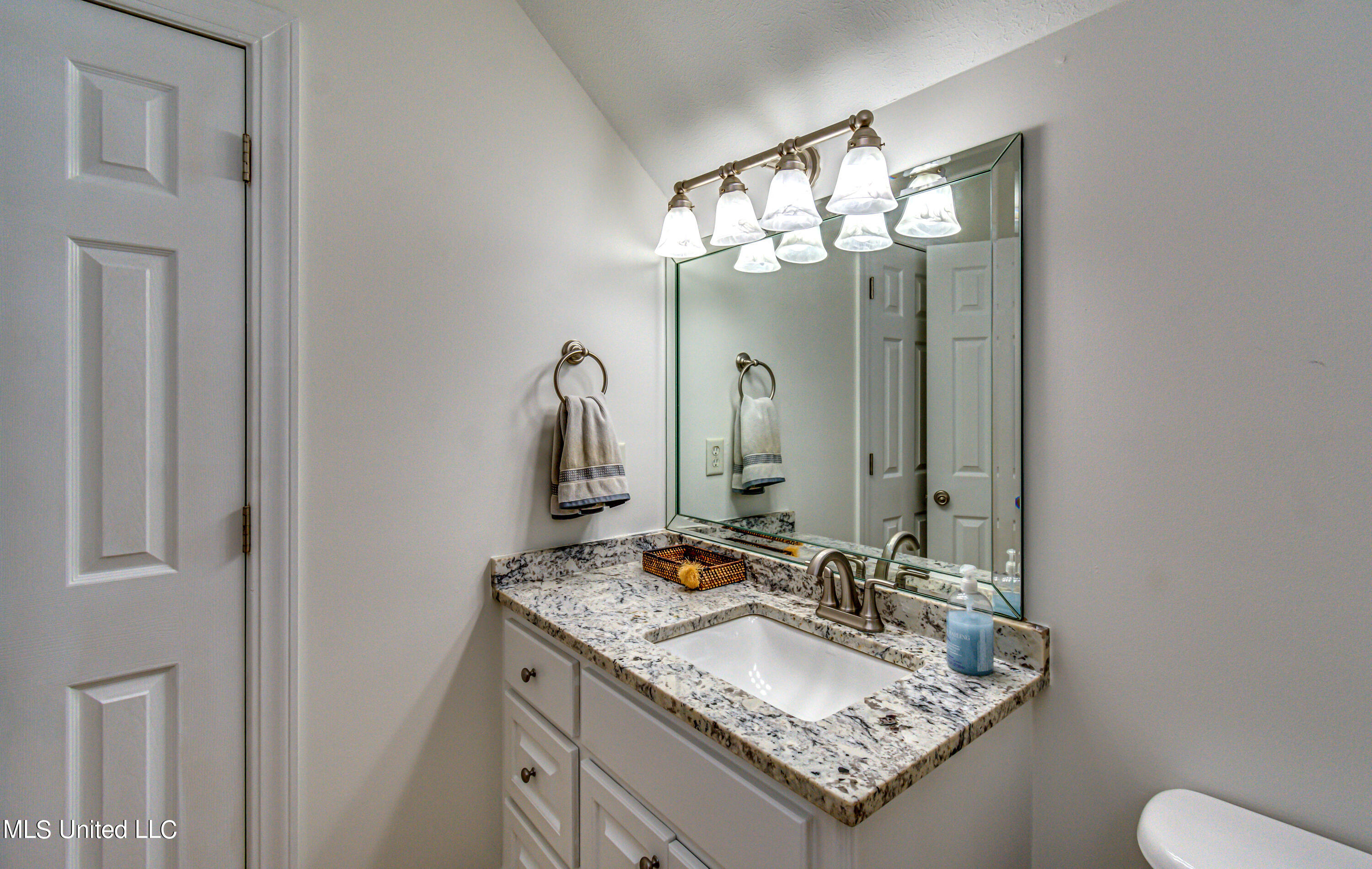 Madison, Mississippi 39110, United States, 5 Bedrooms Bedrooms, ,5 BathroomsBathrooms,Residential,Active,141259