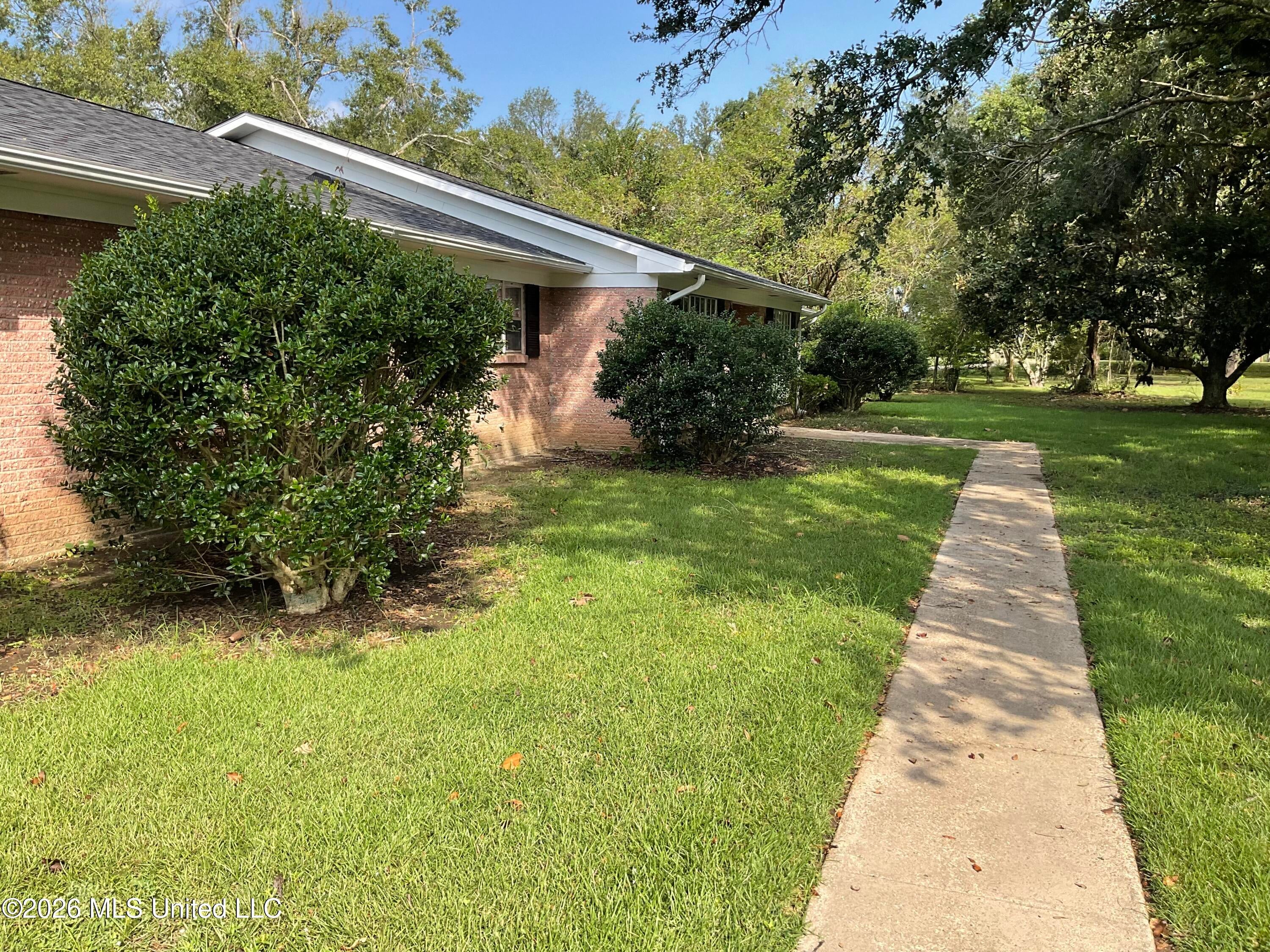 5785 Highway 61