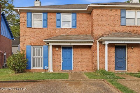 Townhouse For Sale - 8 Greenwing Court<br/> Jackson, MS 39211