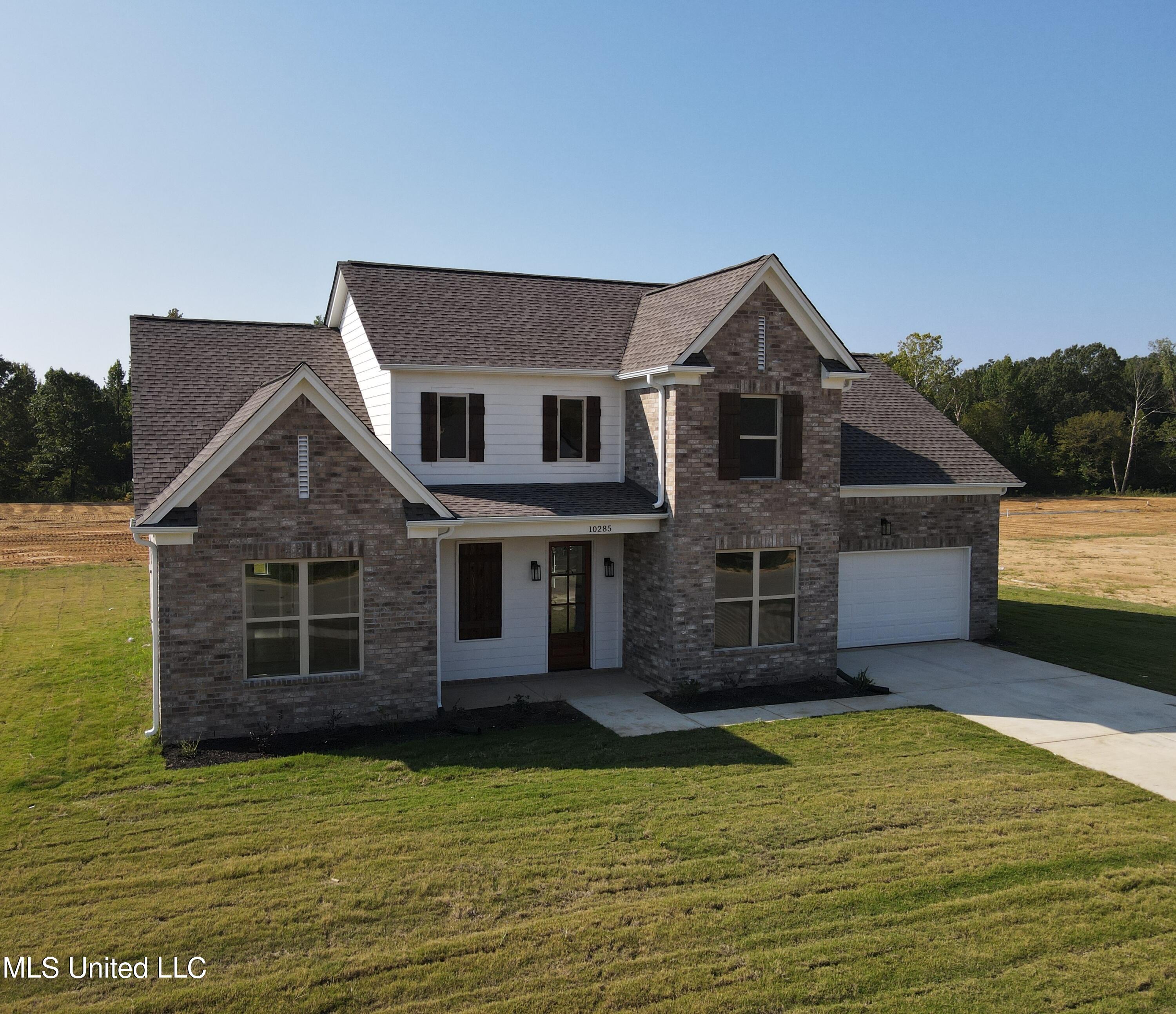 390 Centerline Roper Loop, Byhalia, Mississippi image 1