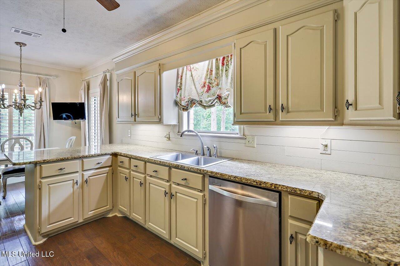 1507 W Flowers Road, Terry, Mississippi image 15