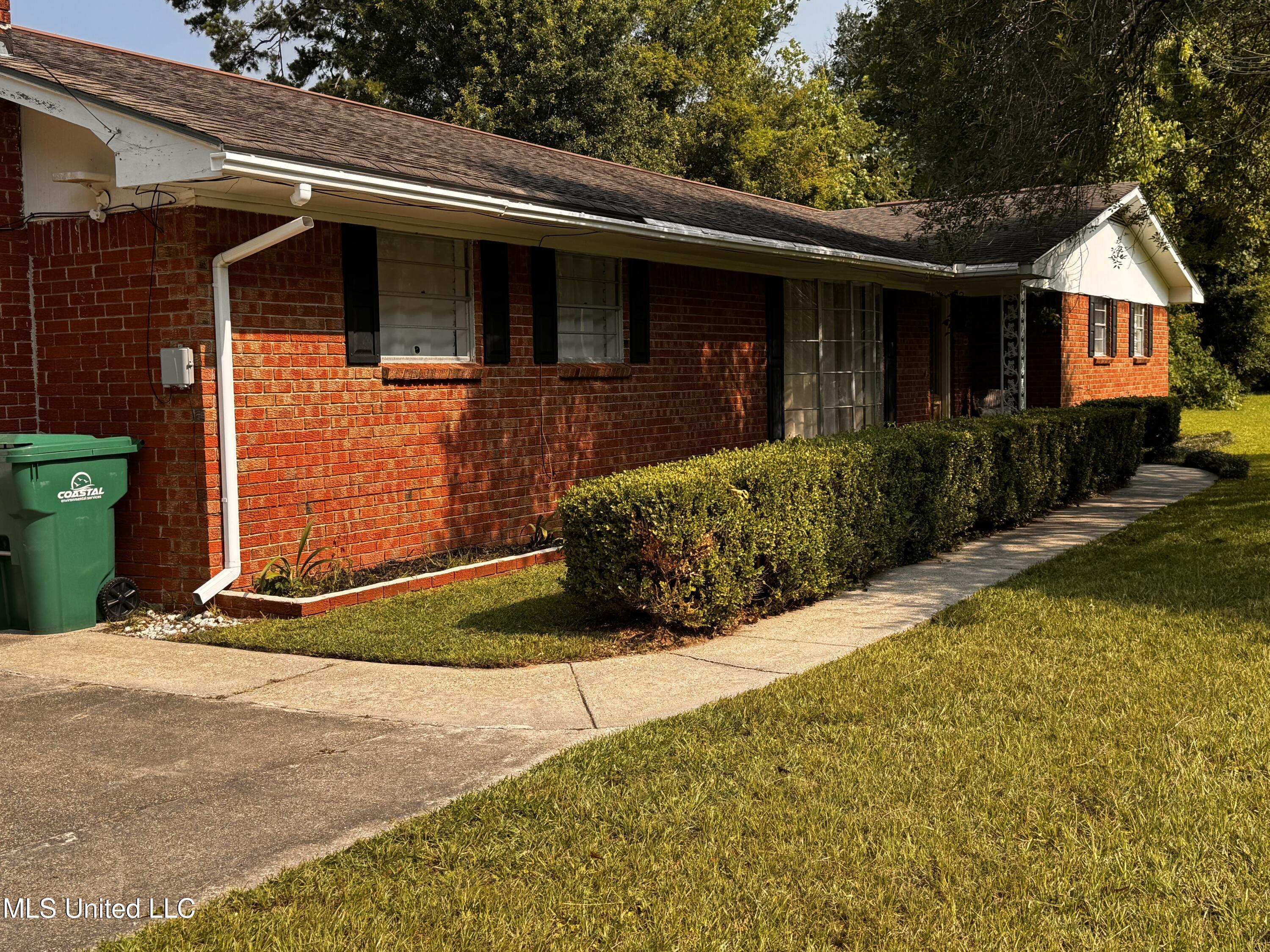 138 Essex Court, Picayune, Mississippi image 2