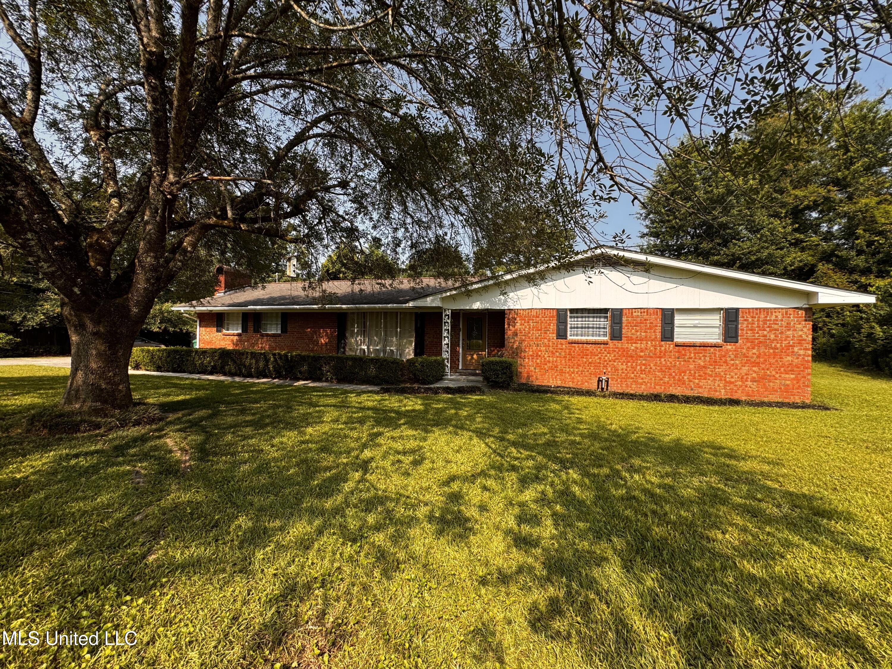 138 Essex Court, Picayune, Mississippi image 1