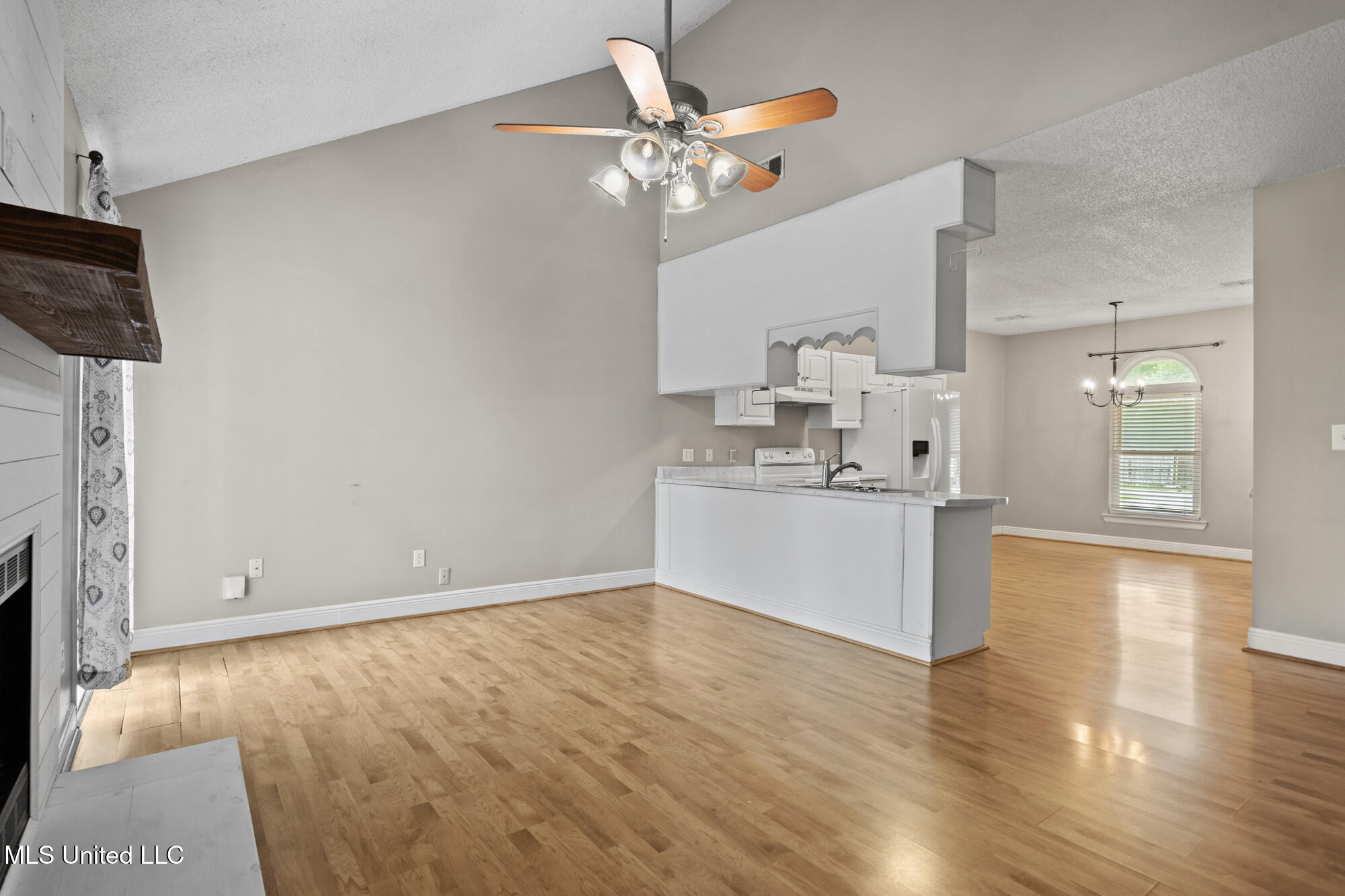 8730 Boxwood Lane, Gautier, Mississippi image 10