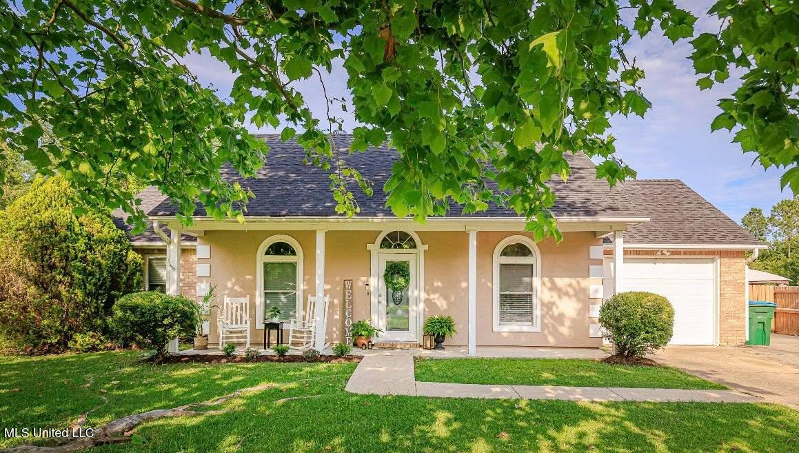 8730 Boxwood Lane, Gautier, Mississippi image 2