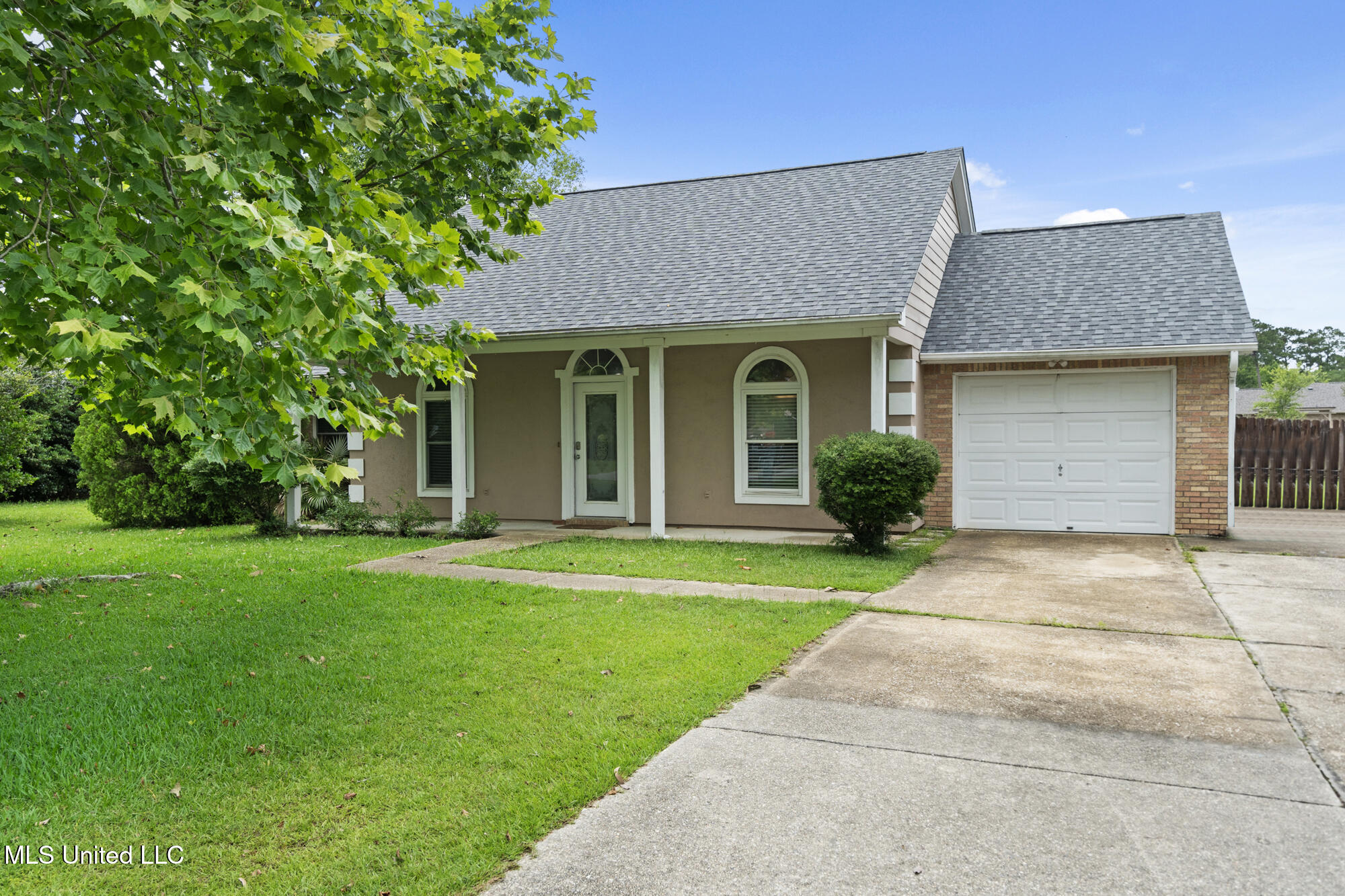 8730 Boxwood Lane, Gautier, Mississippi image 3