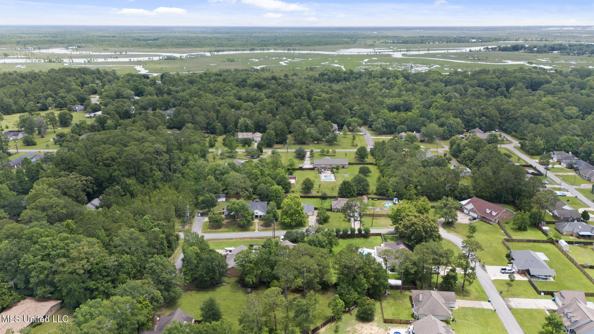 8730 Boxwood Lane, Gautier, Mississippi image 30