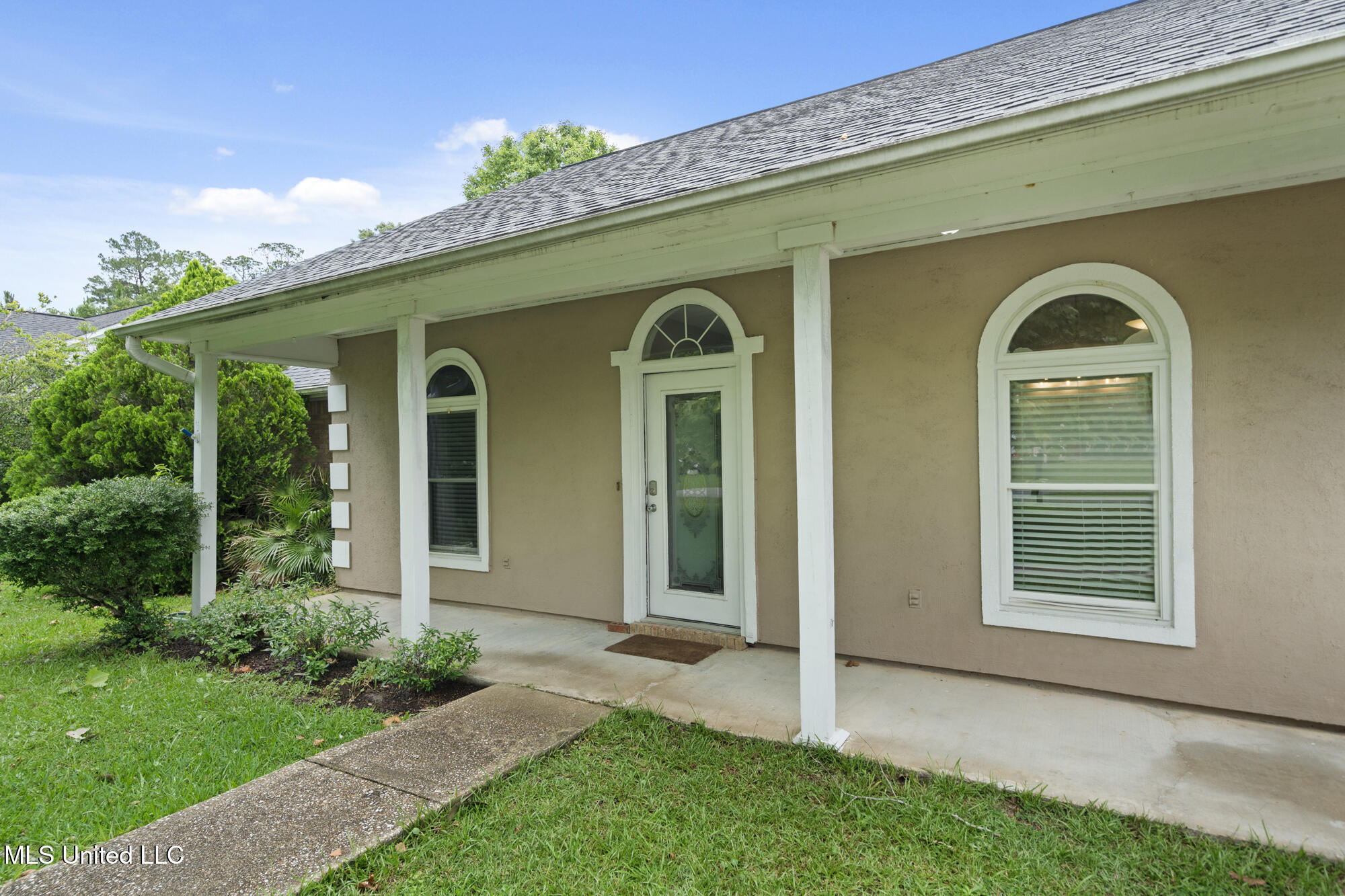 8730 Boxwood Lane, Gautier, Mississippi image 6