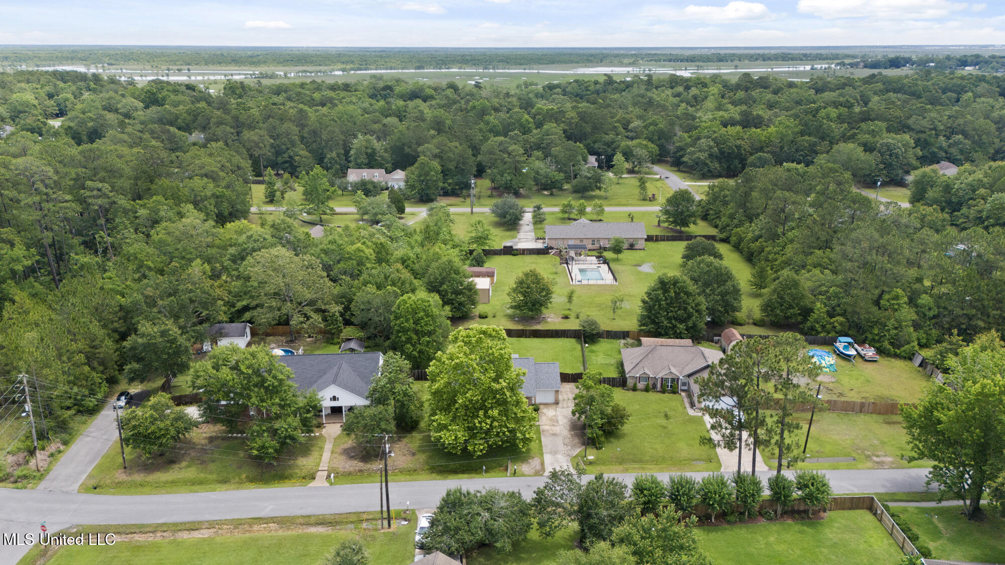 8730 Boxwood Lane, Gautier, Mississippi image 28