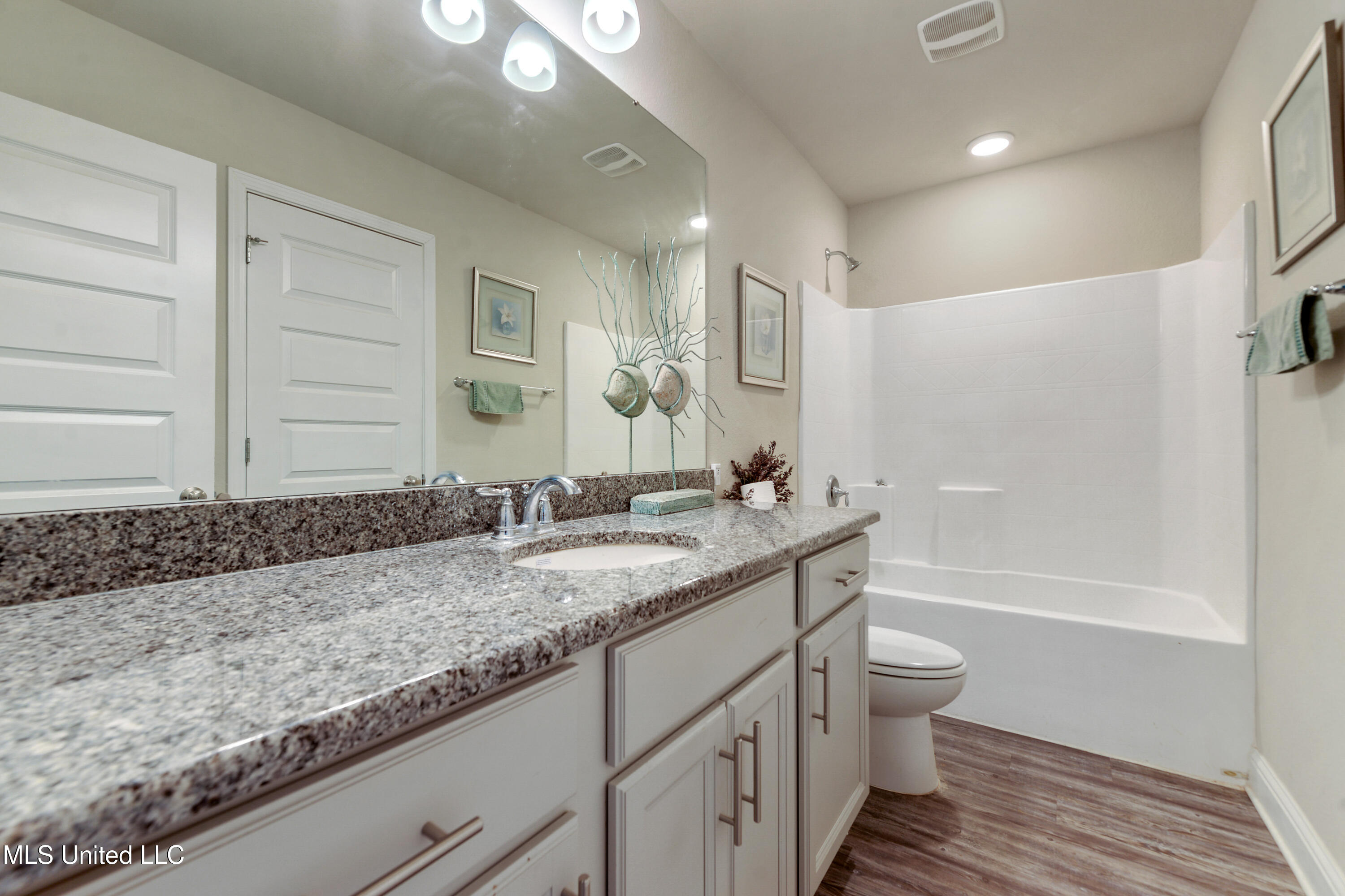 8448 Rock Glen Road, Biloxi, Mississippi image 36