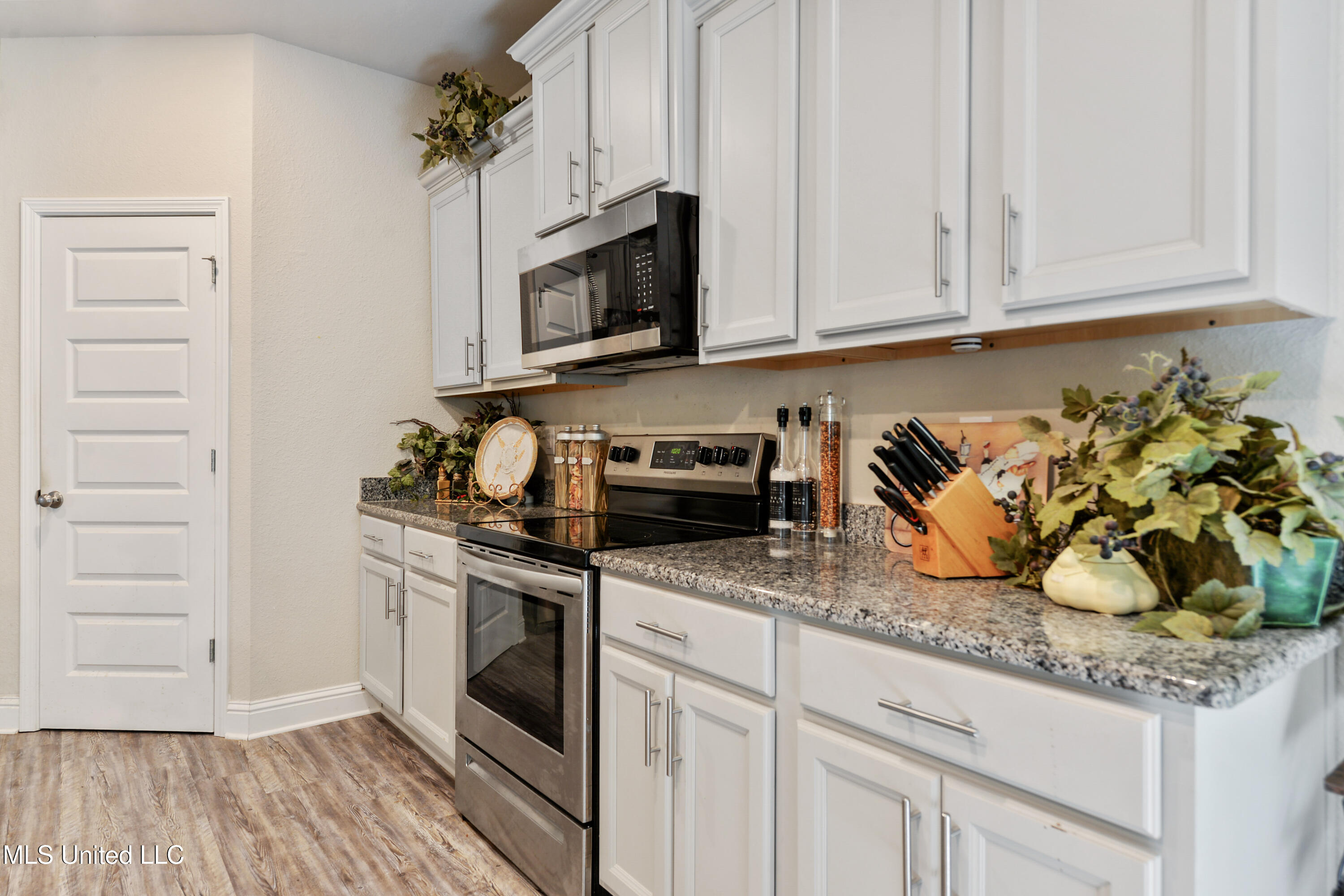 8448 Rock Glen Road, Biloxi, Mississippi image 10