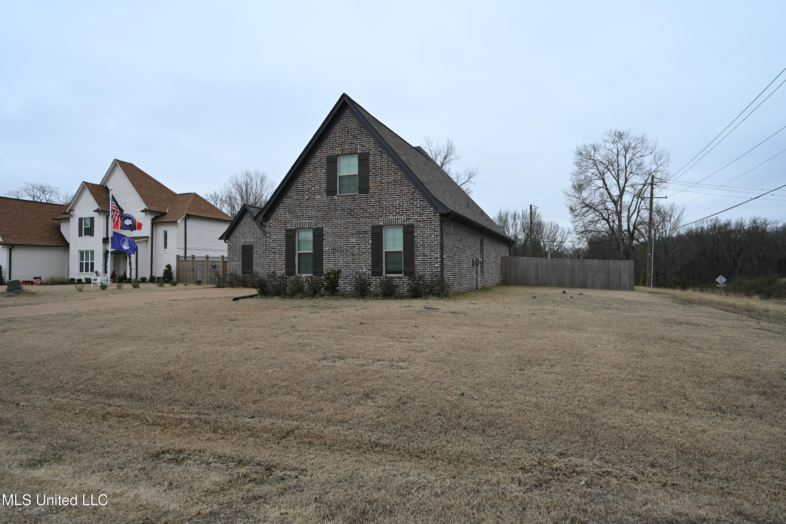 4007 Bakersfield Drive, Nesbit, Mississippi image 2