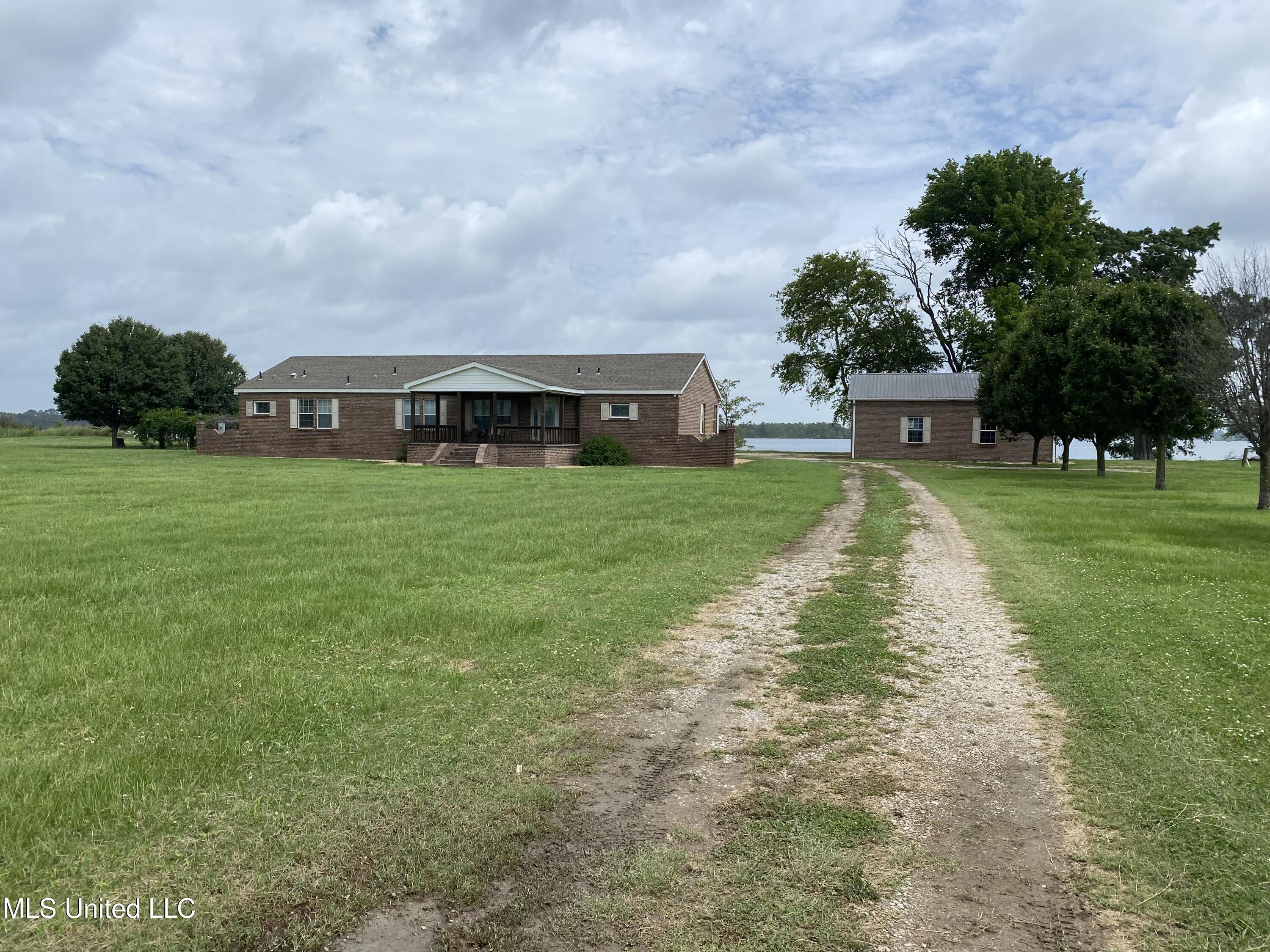 2138 Eagle Lake Shore Road, Vicksburg, Mississippi image 3