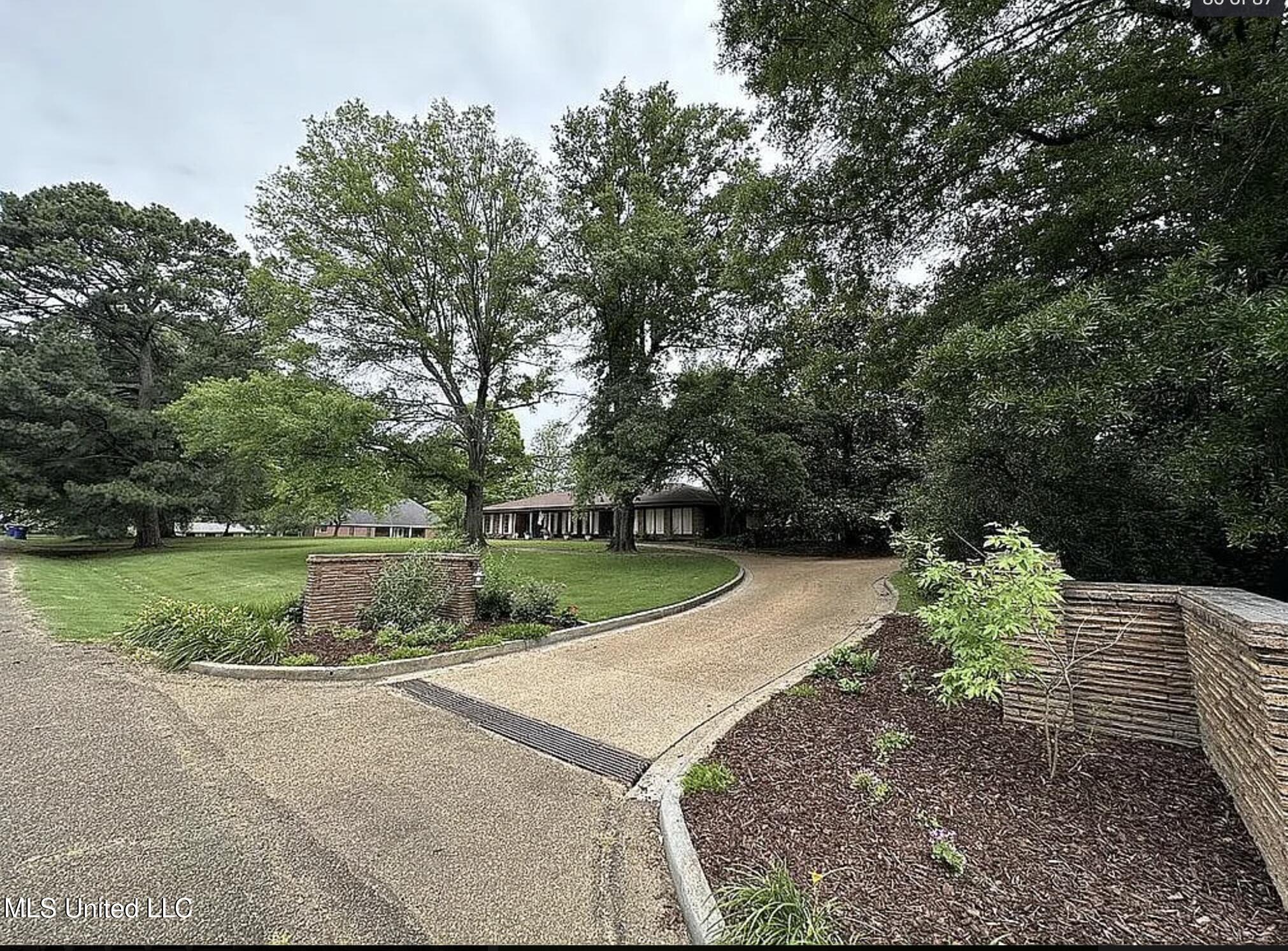 305 Dettor Street, Batesville, Mississippi image 2