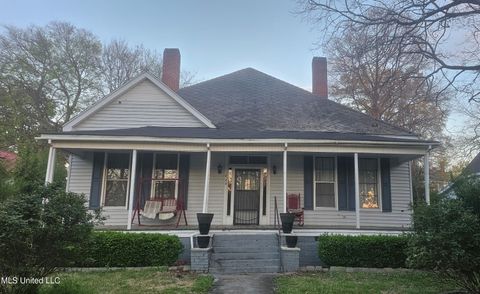 Homes For Sale - 220 Calhoun Avenue<br/> Yazoo County, Yazoo City, MS 39194