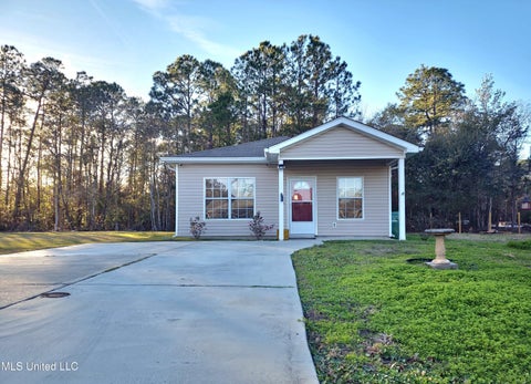 Homes For Sale - 2219 Hudson Street<br/> Waveland, MS 39576