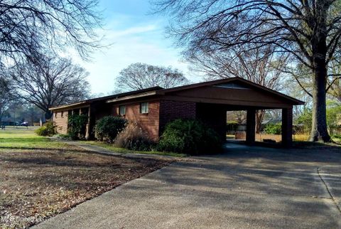 Apartment For Sale - 311 S Mac Arthur Circle<br/> Sunflower County, Indianola, MS 38751