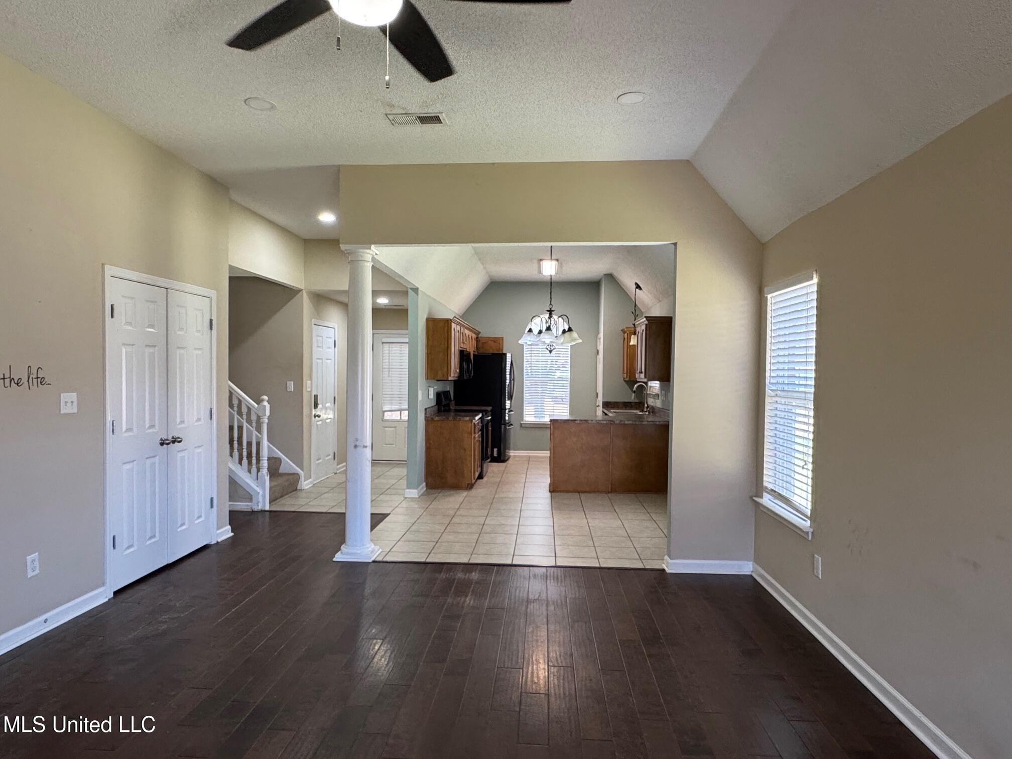5684 E Bedford Loop, Southaven, Mississippi image 5