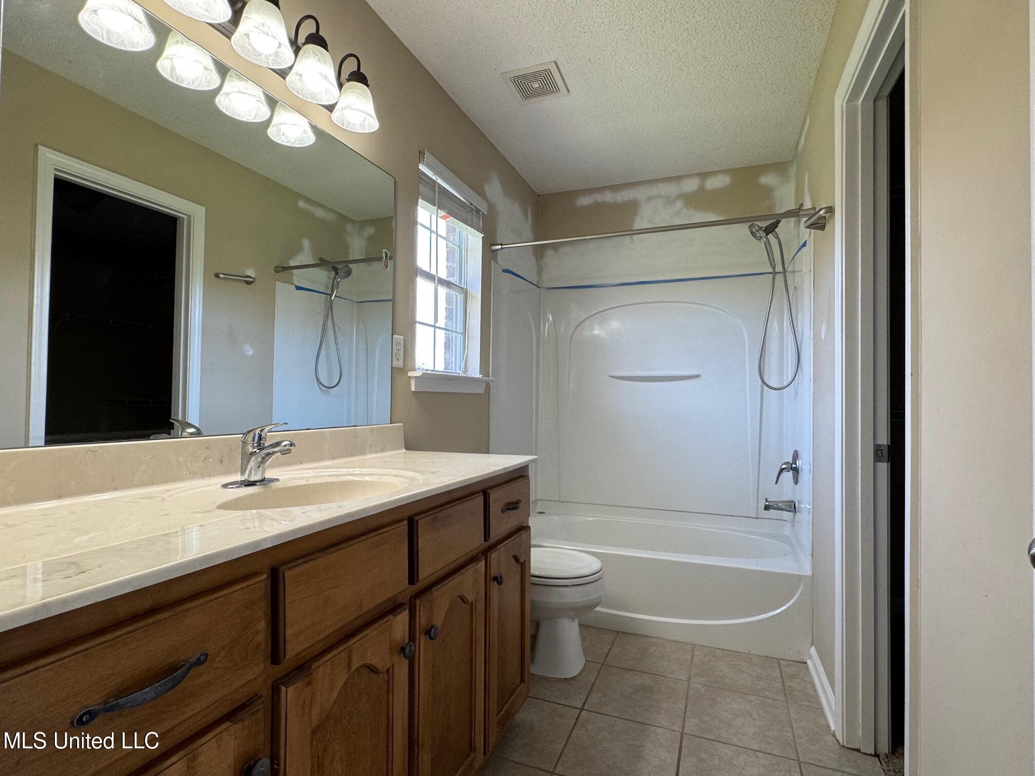 5684 E Bedford Loop, Southaven, Mississippi image 10