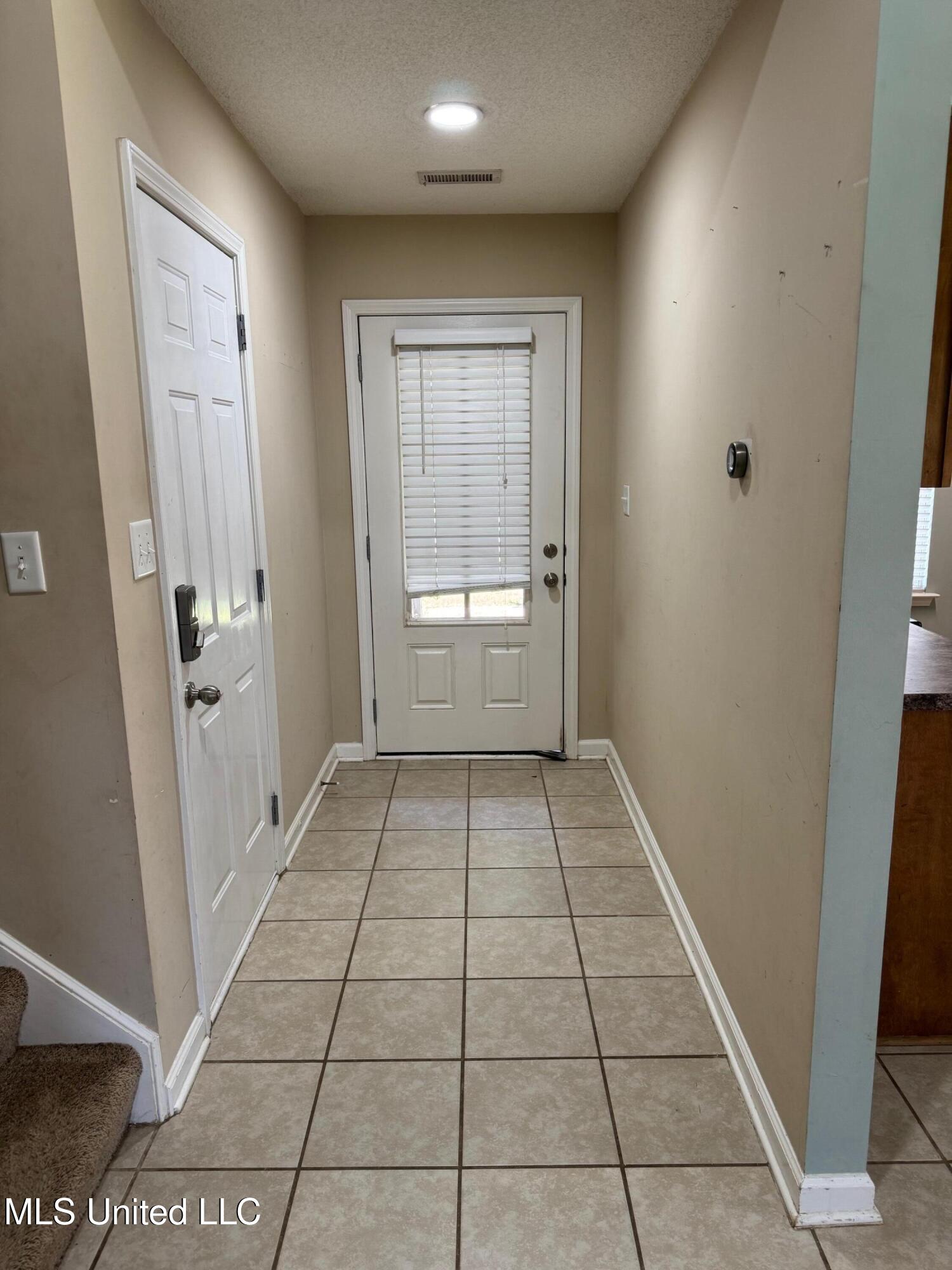 5684 E Bedford Loop, Southaven, Mississippi image 3