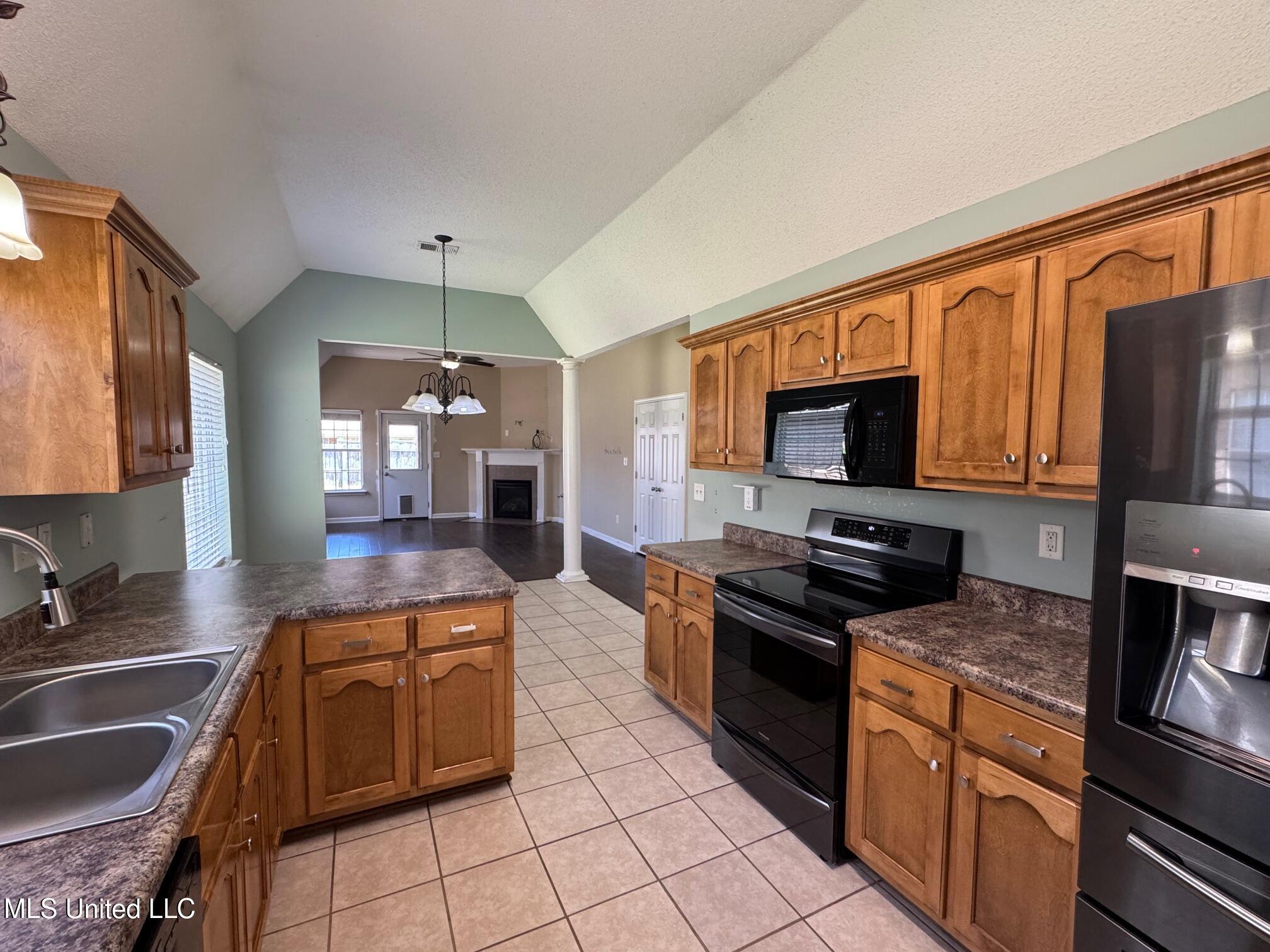 5684 E Bedford Loop, Southaven, Mississippi image 7