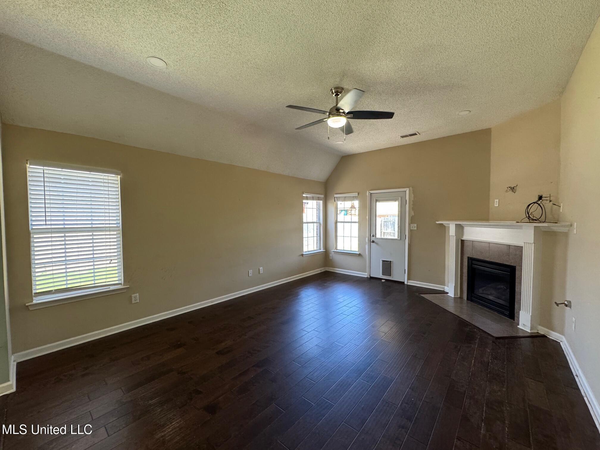 5684 E Bedford Loop, Southaven, Mississippi image 4