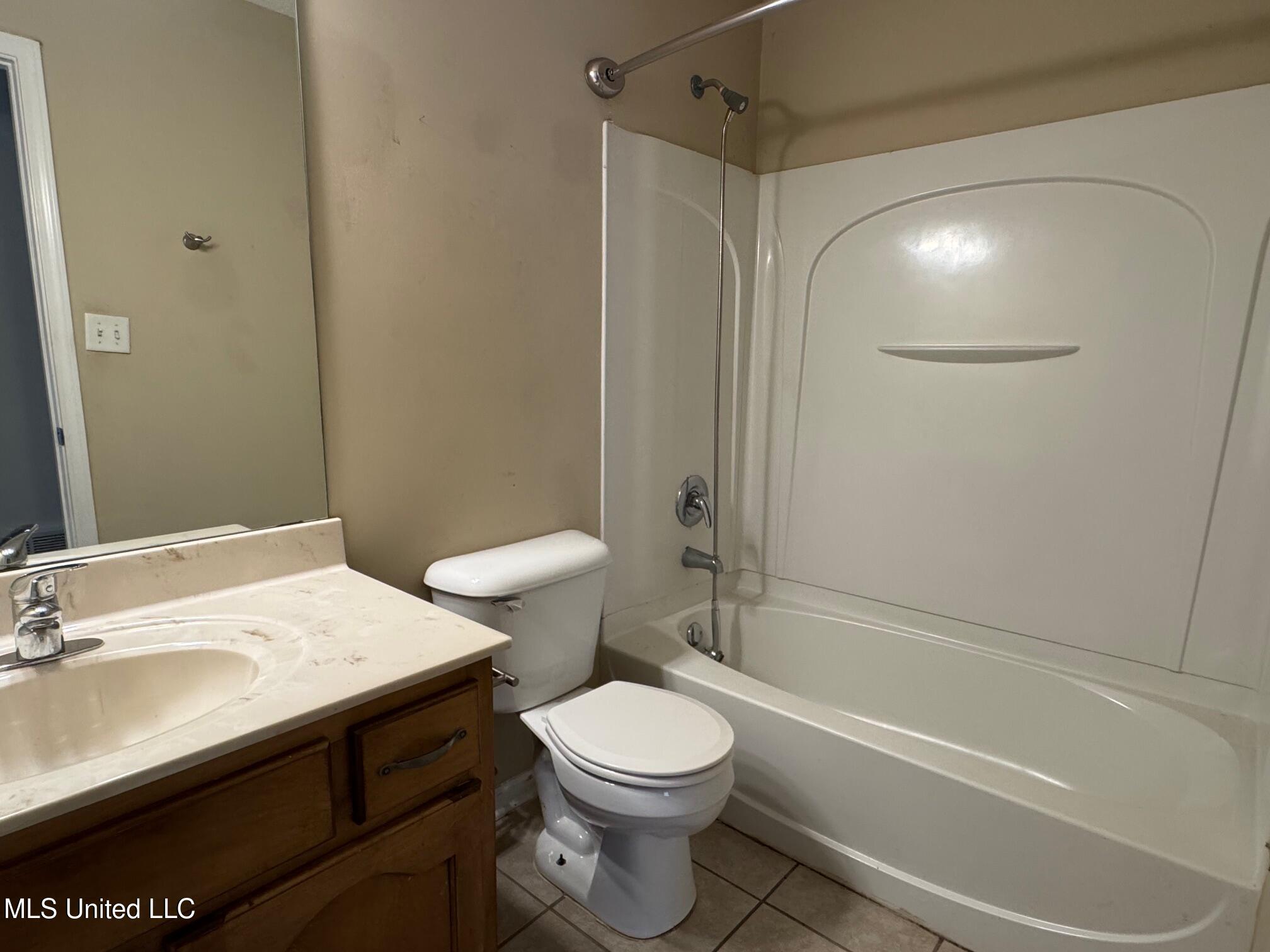 5684 E Bedford Loop, Southaven, Mississippi image 13