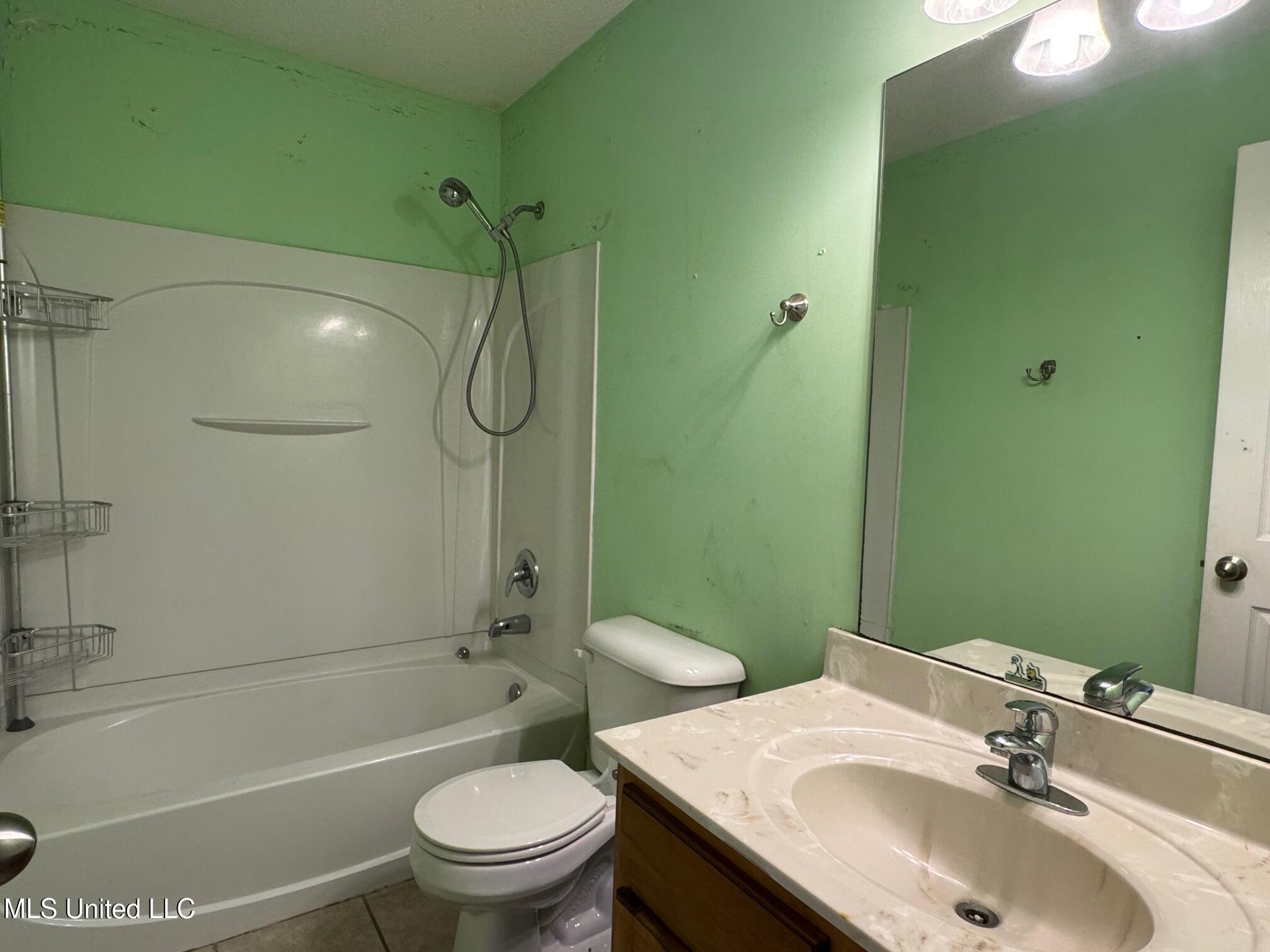 5684 E Bedford Loop, Southaven, Mississippi image 17