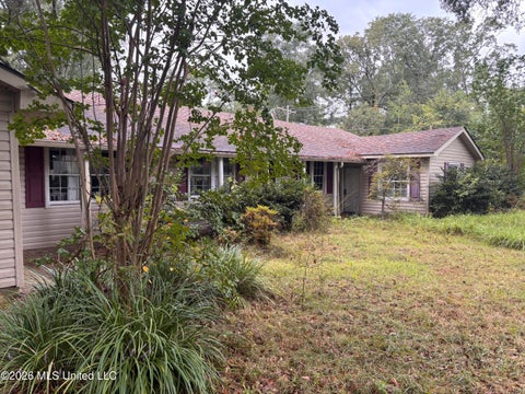 Homes For Sale - 727 N James Avenue<br/> McComb, MS 39648