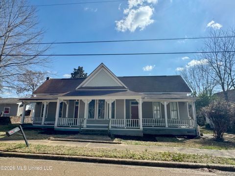 Homes For Sale - 535 W Monticello Street<br/> Brookhaven, MS 39601