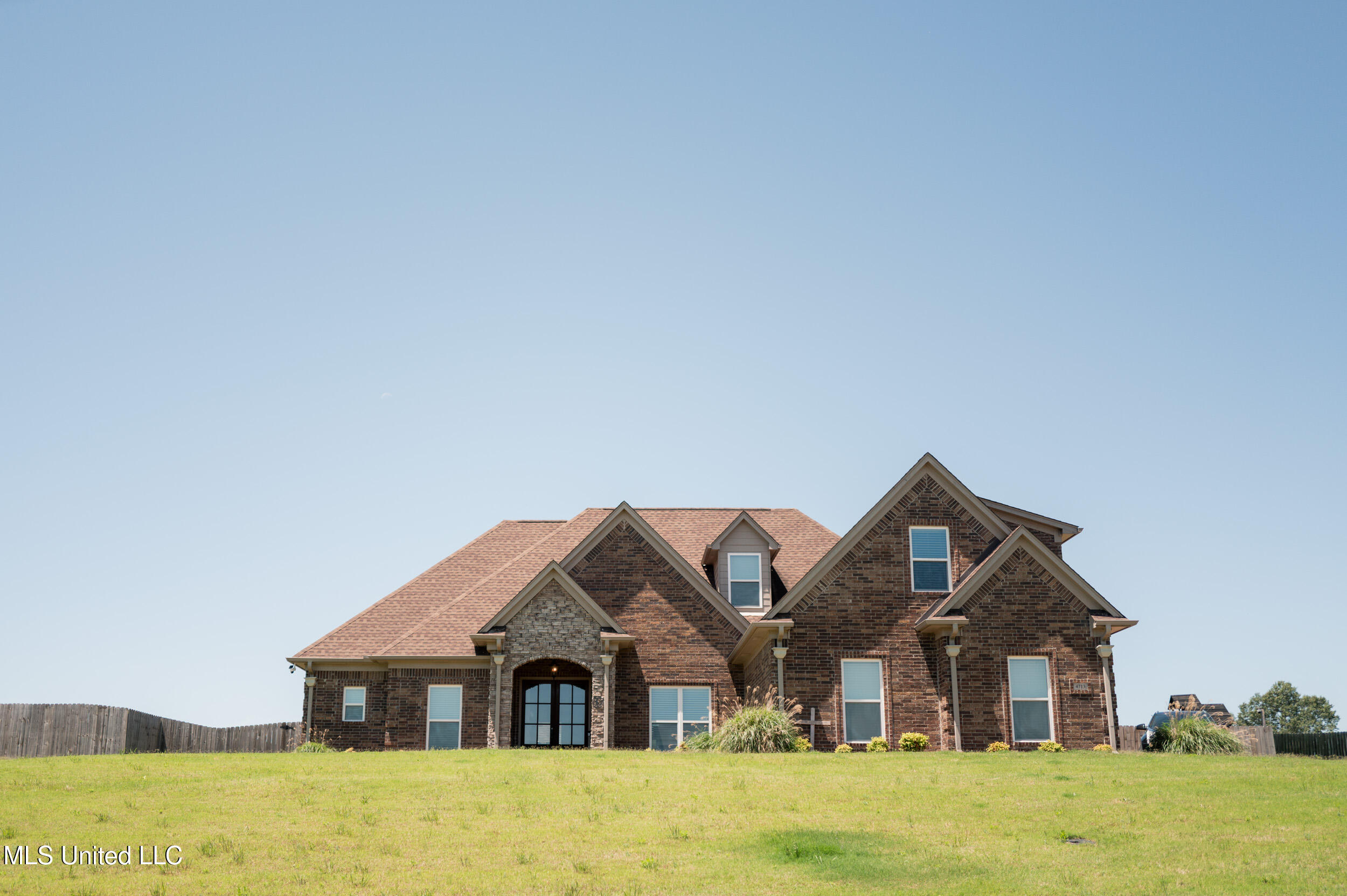 4713 Bakersfield Drive, Nesbit, Mississippi image 1