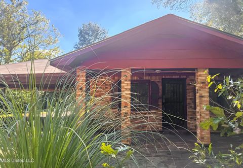 Homes For Sale - 18233 Old Highway 80<br/> Edwards, MS 39066