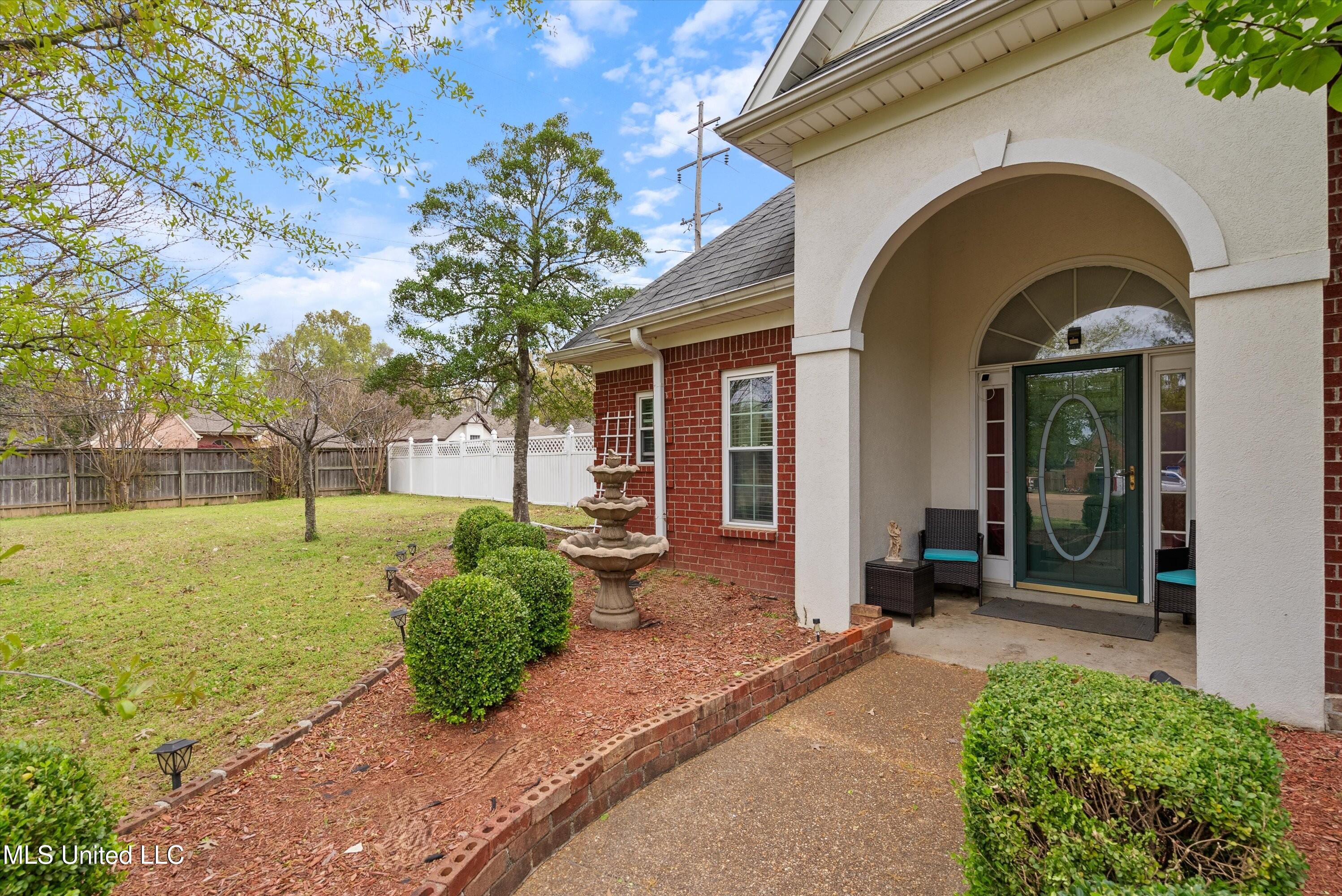 5982 Michaelson Drive, Olive Branch, Mississippi image 2