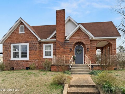 Homes For Sale - 220 N Pearl Street<br/> Leake County, Carthage, MS 39051