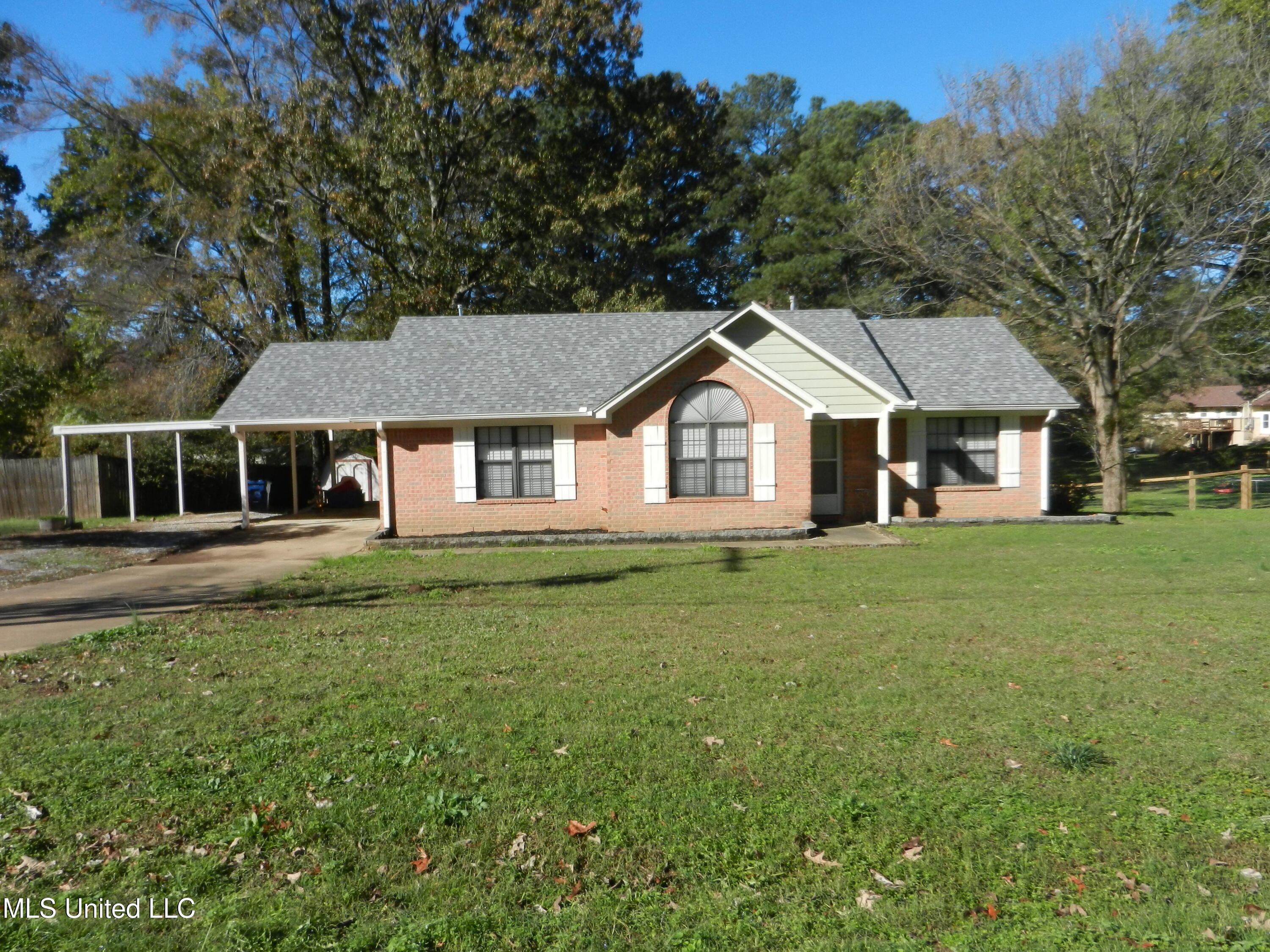 8647 E Thunderbird Drive, Hernando, Mississippi image 2