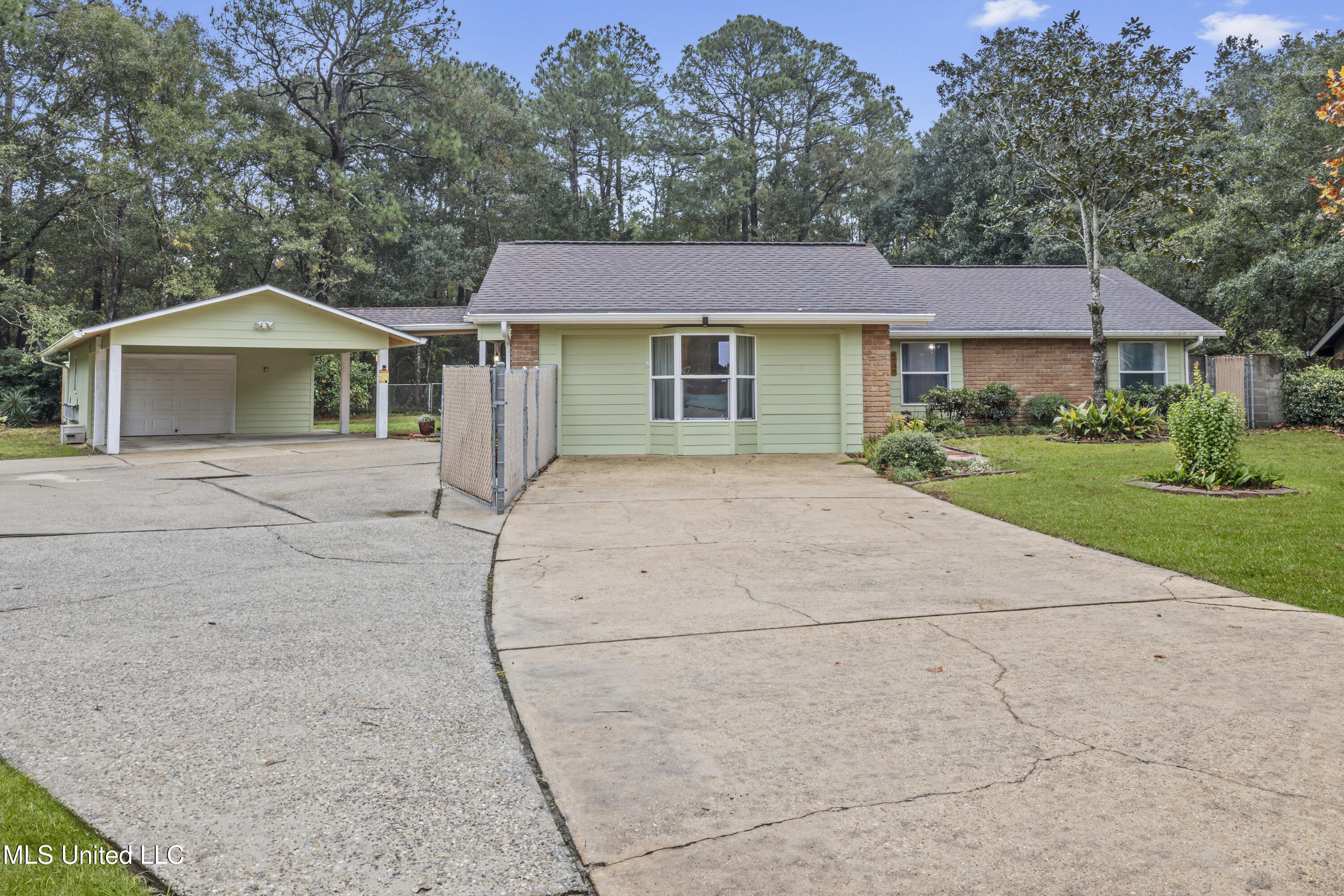 6708 Red Bud Lane, Ocean Springs, Mississippi image 3