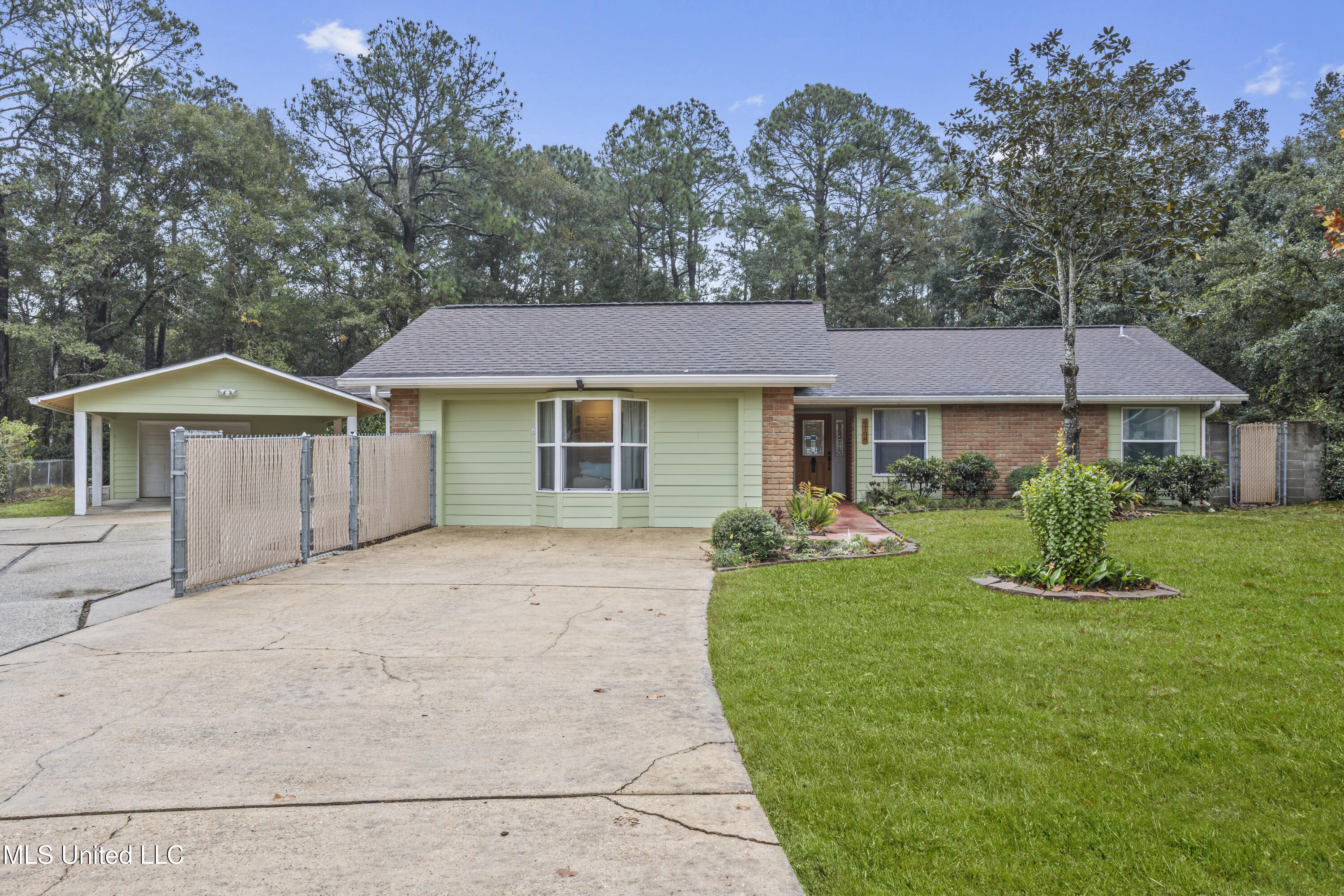 6708 Red Bud Lane, Ocean Springs, Mississippi image 1