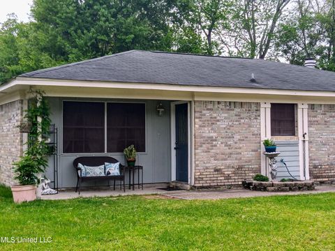 Single Family Residence in Pascagoula MS 3607 Pentagon Drive.jpg